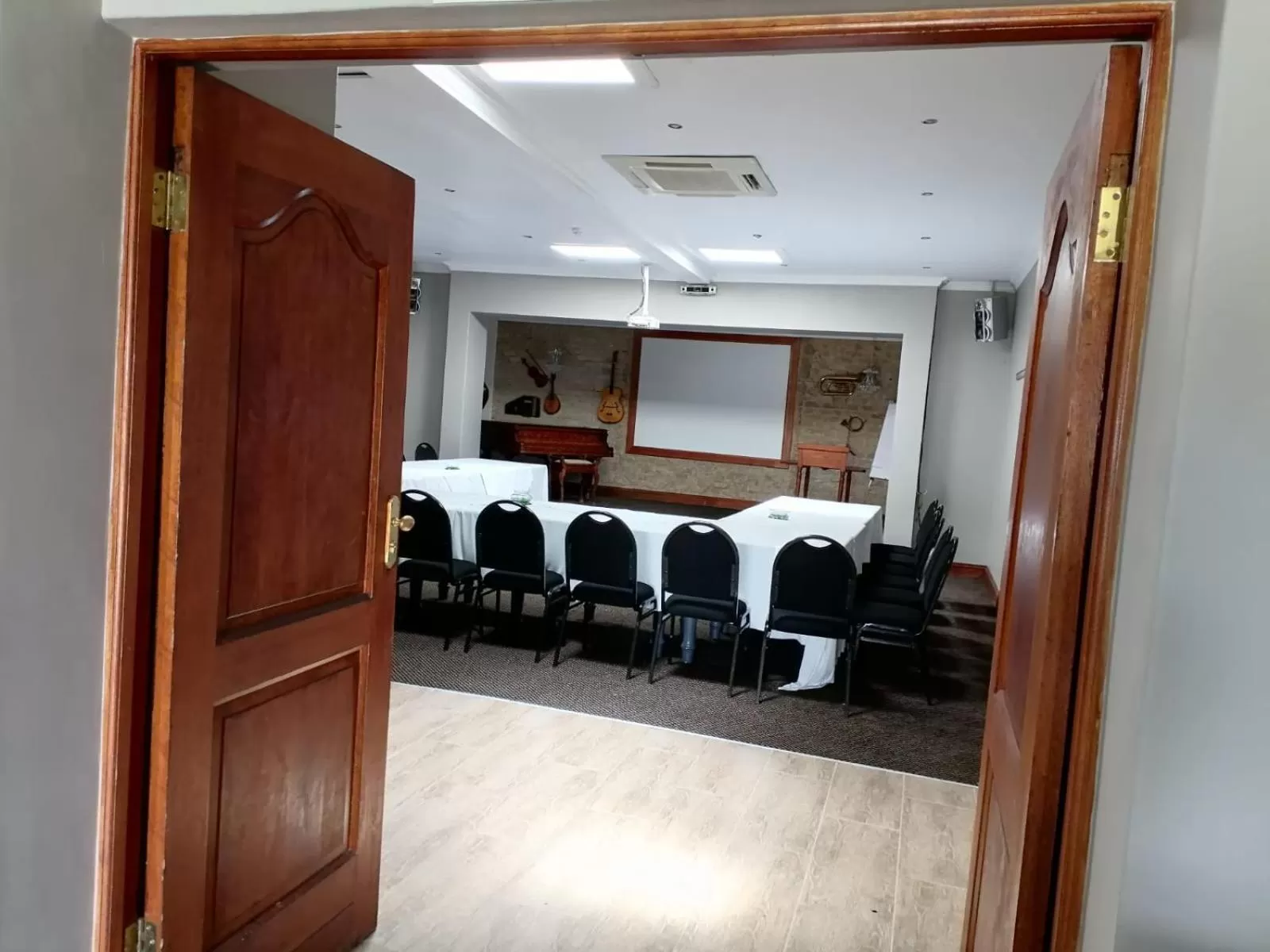 Meeting/conference room in Issaquena Heights Boutique Hotel