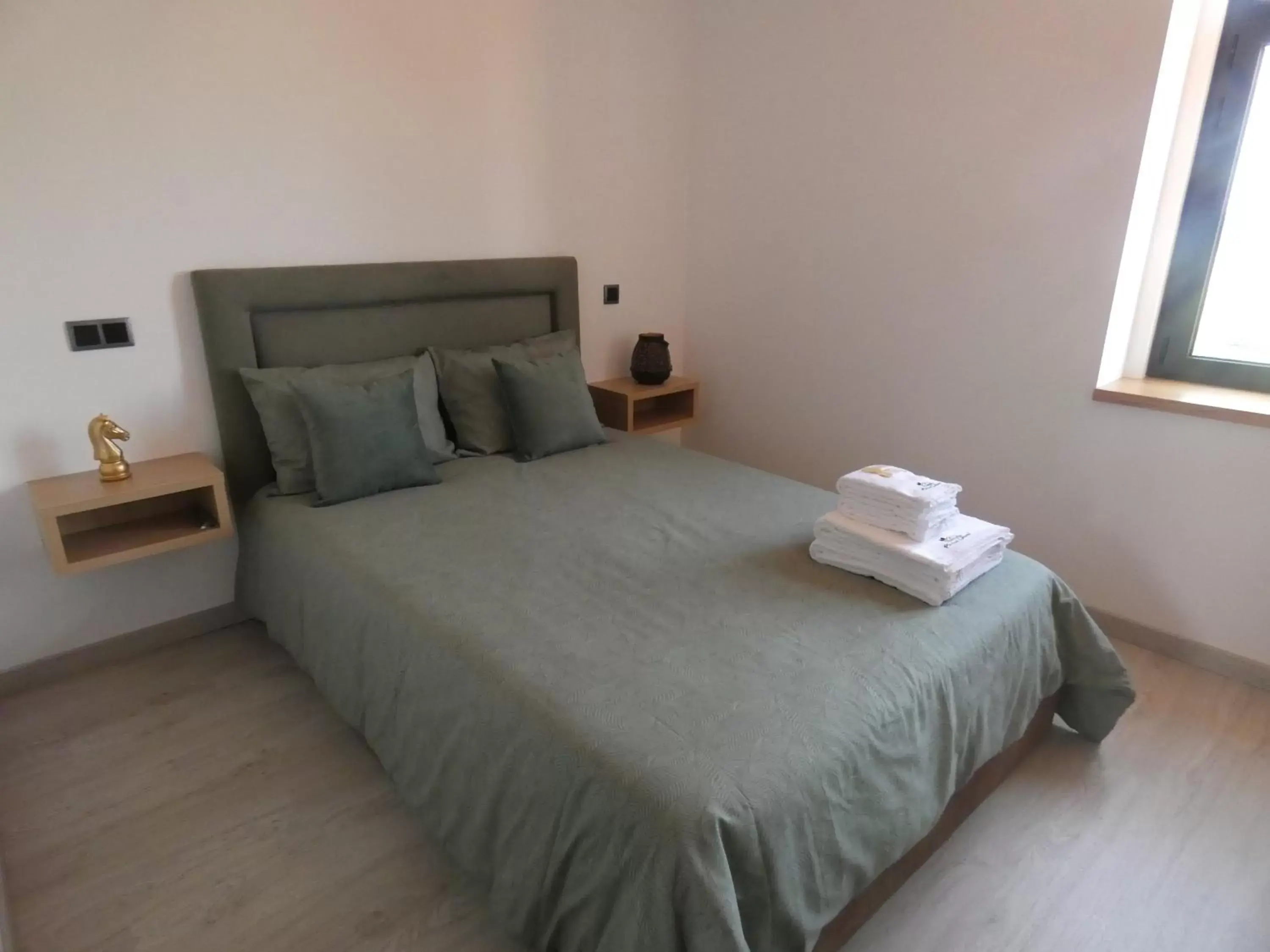Double Room with Shared Bathroom in Pinhal Litoral