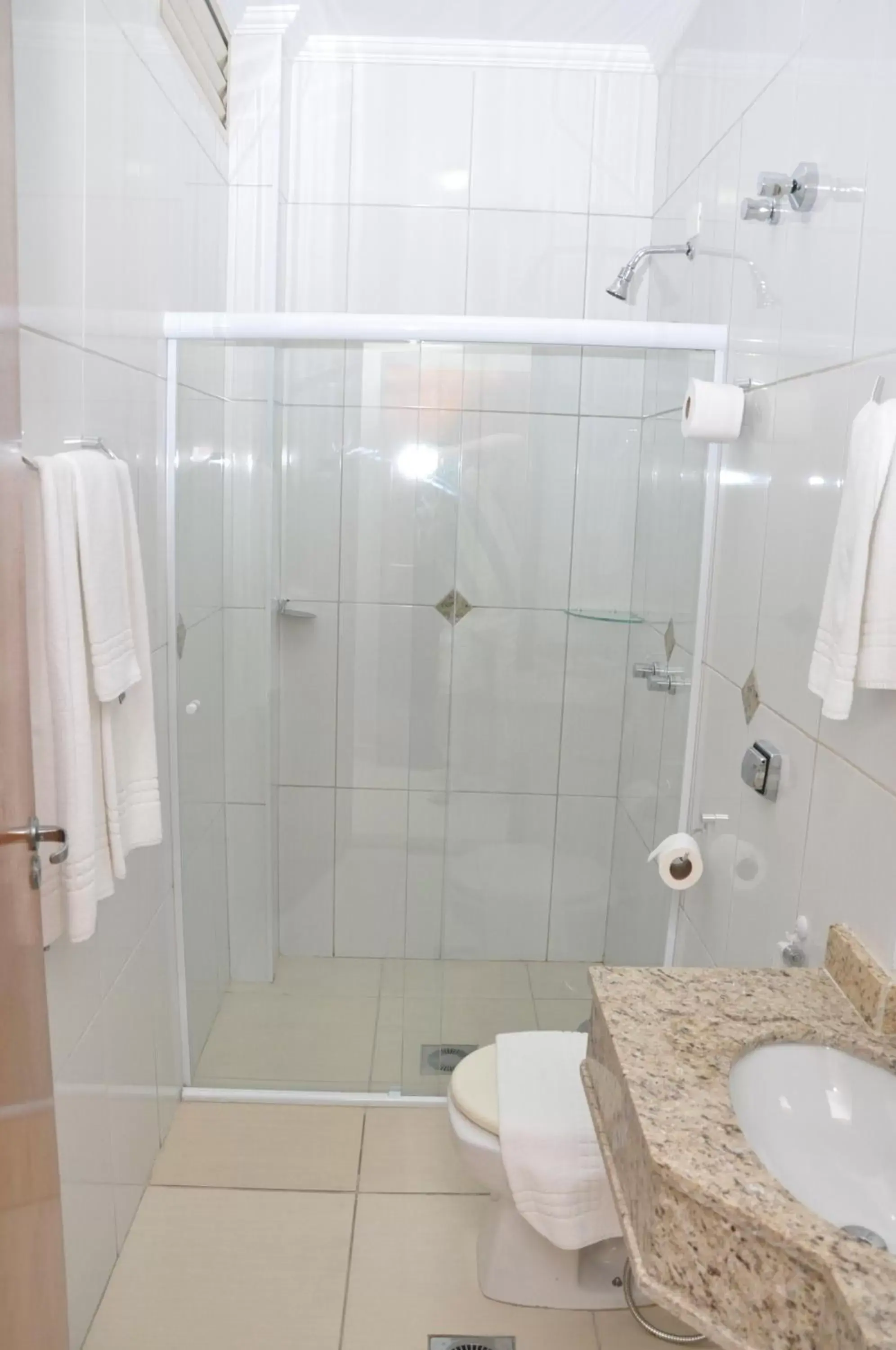 Luxury Triple Room in Lotus Hotel - à 6 km do Santuário de Aparecida-SP Luxury Triple Room in Lotus Hotel - à 6 km do Santuário de Aparecida-SP