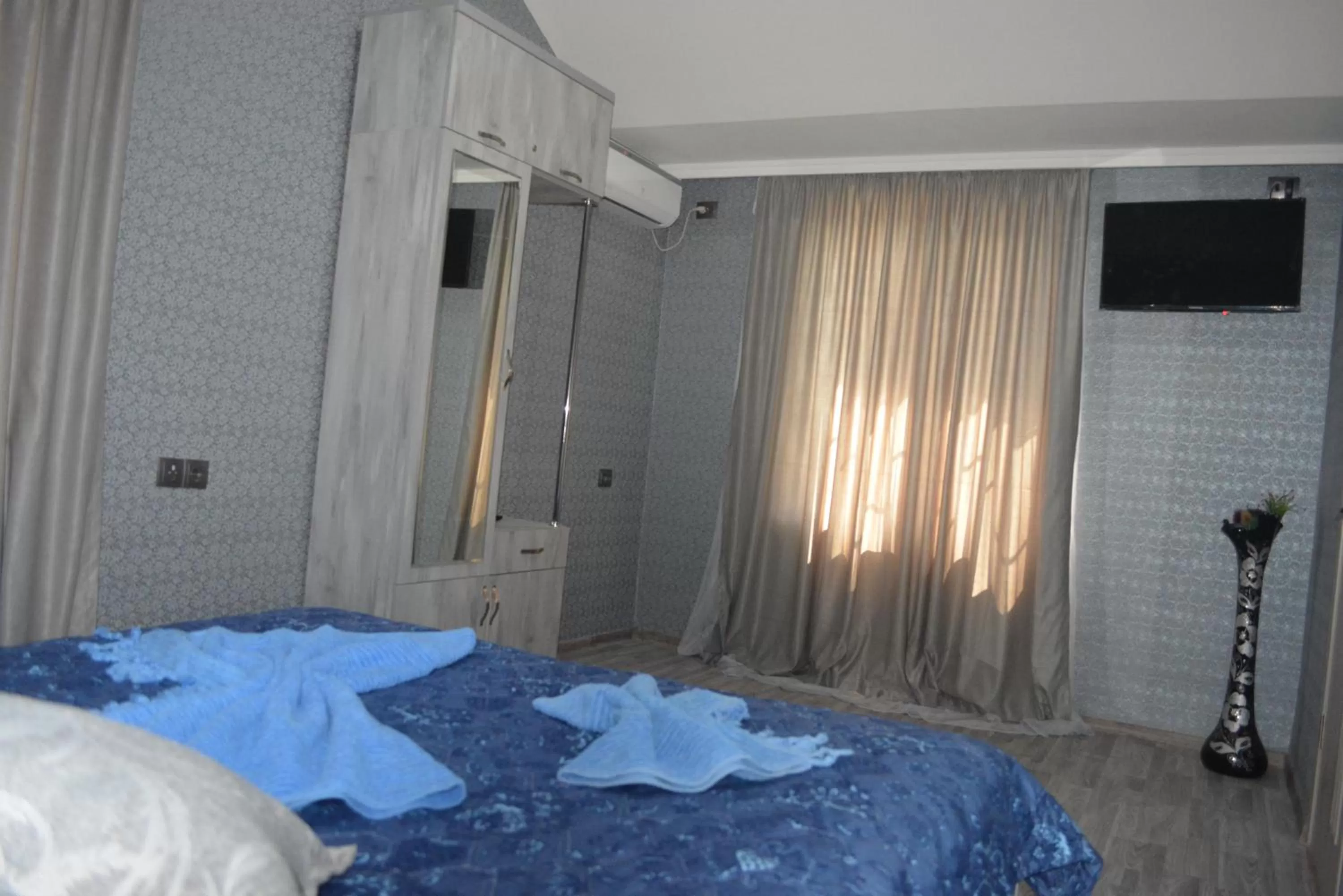 TV and multimedia, Bed in Golden Way