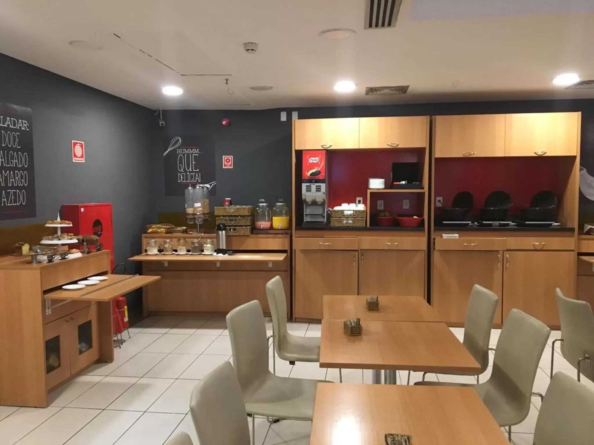 Restaurant/Places to Eat in ibis Santos Gonzaga Praia