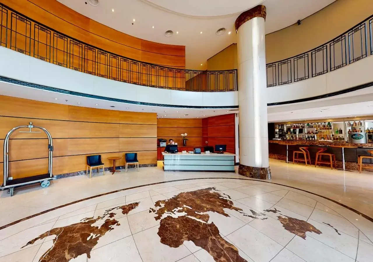 Facade/entrance in Estanplaza Funchal Faria Lima Facade/entrance in Estanplaza Funchal Faria Lima