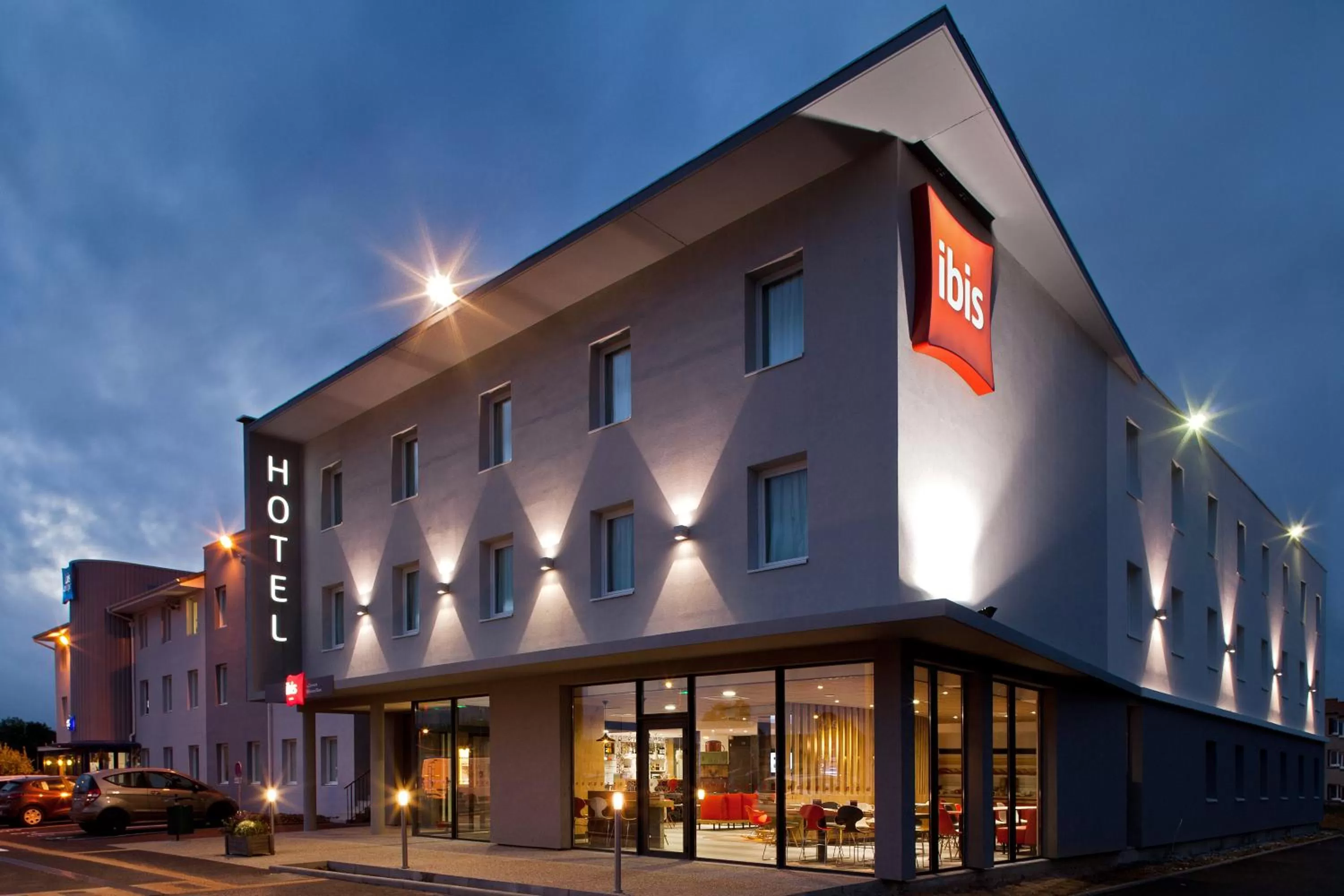 Facade/entrance in ibis Clermont Ferrand Nord Riom