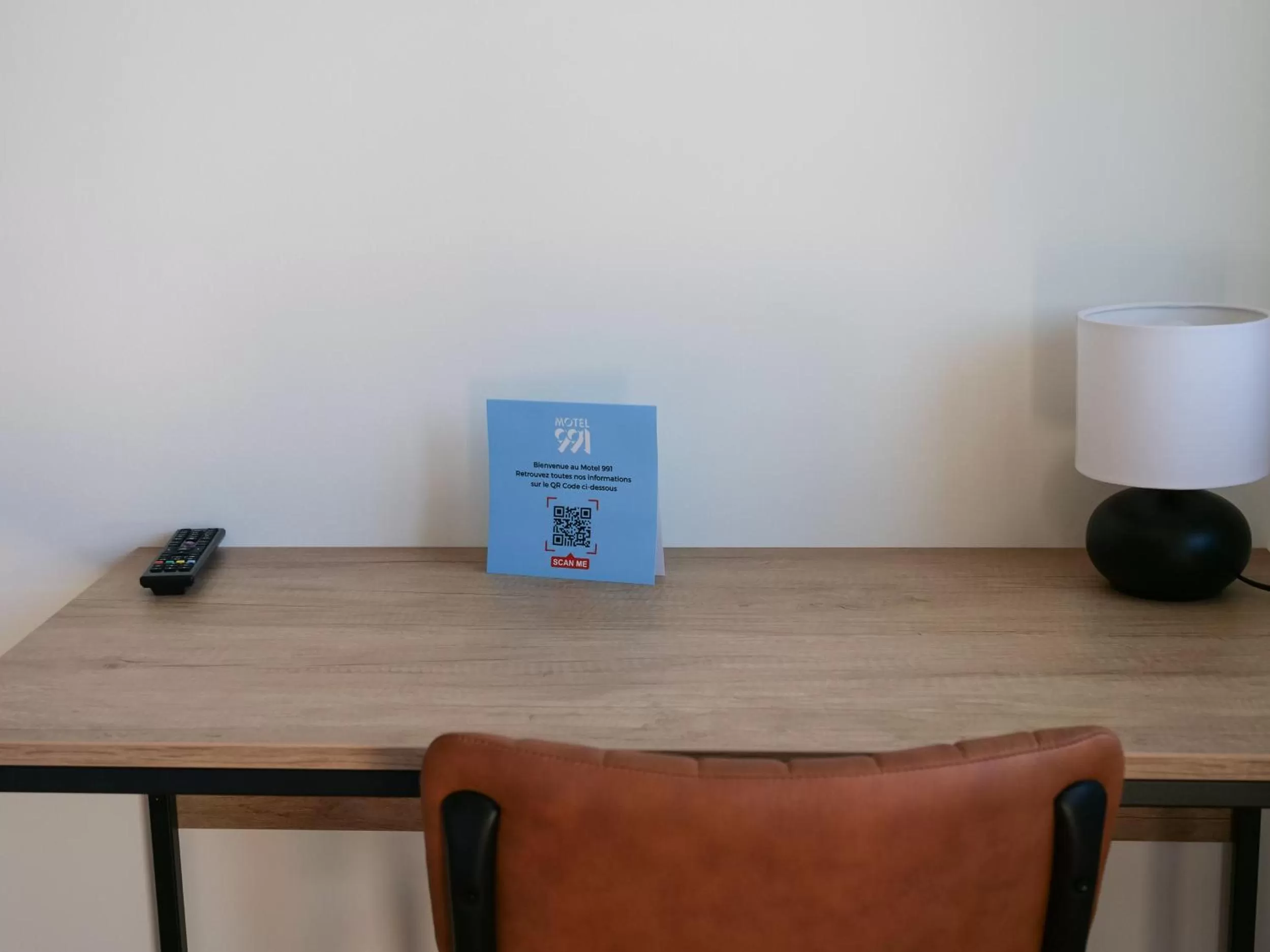 Seating area in Motel 991