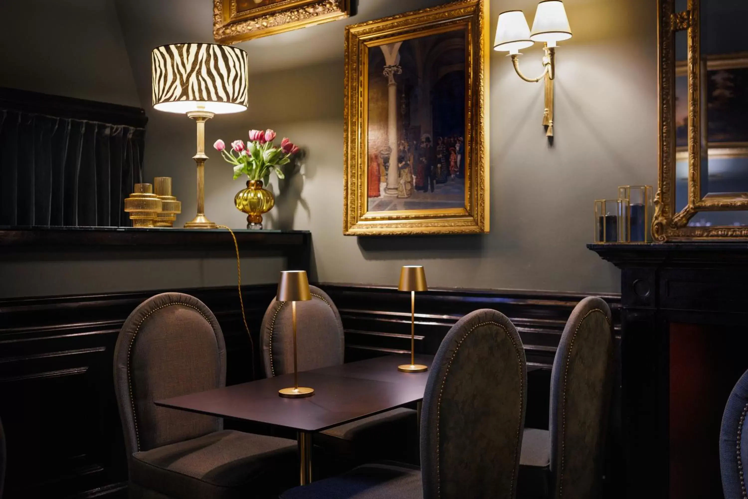 Decorative detail, Restaurant/Places to Eat in Maison Santa Croce Decorative detail, Restaurant/Places to Eat in Maison Santa Croce