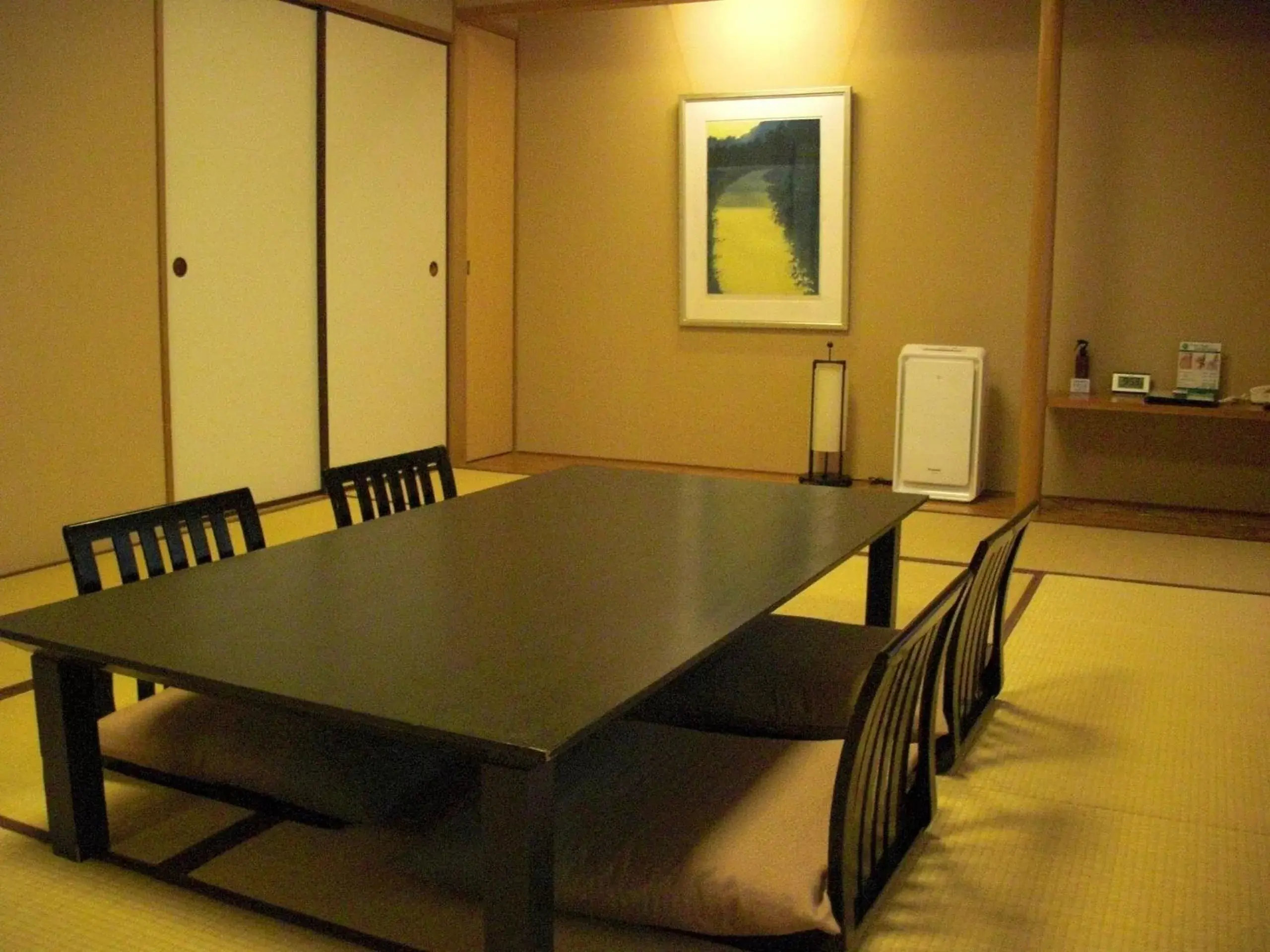 Photo of the whole room, Dining Area in Royal Pines Hotel Urawa