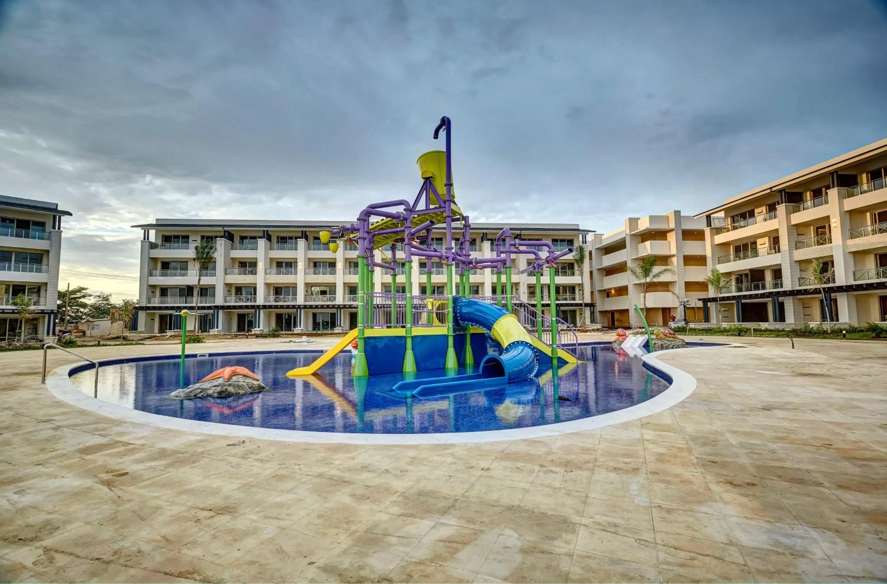 Swimming pool in Royalton Negril, An Autograph Collection All-Inclusive Resort