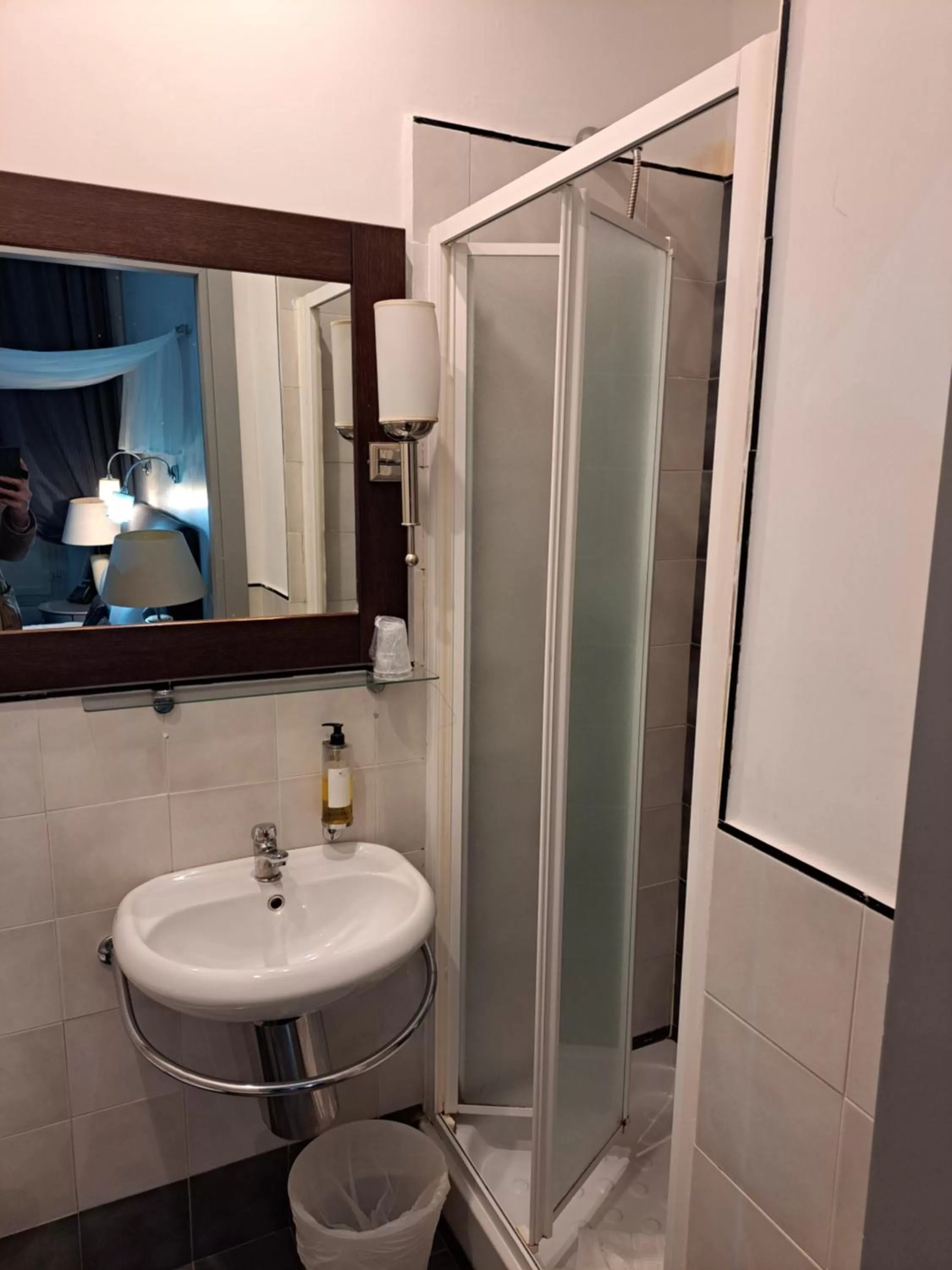 Shower in Hotel Giuggioli