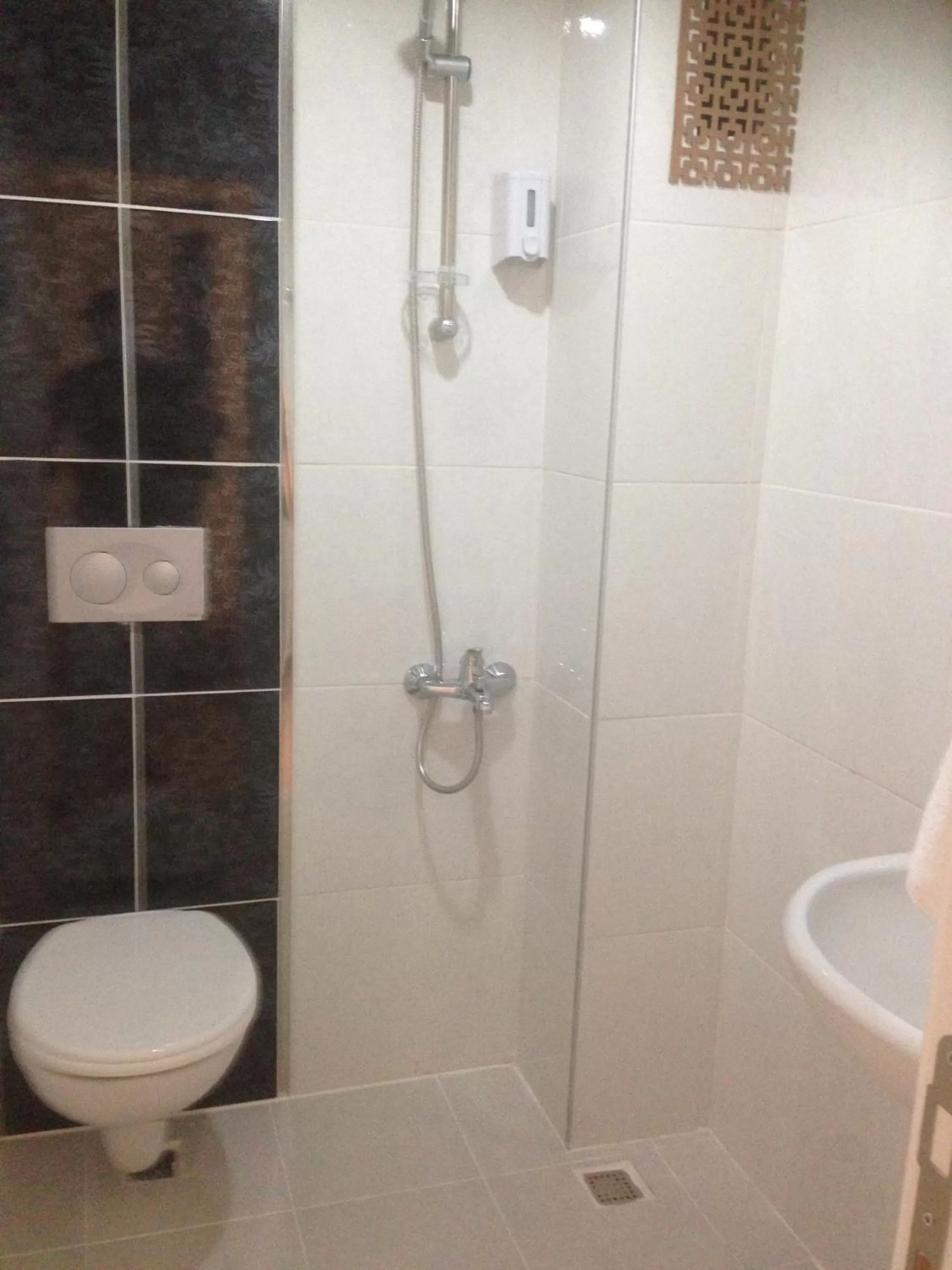 Bathroom in Mutado Hotel