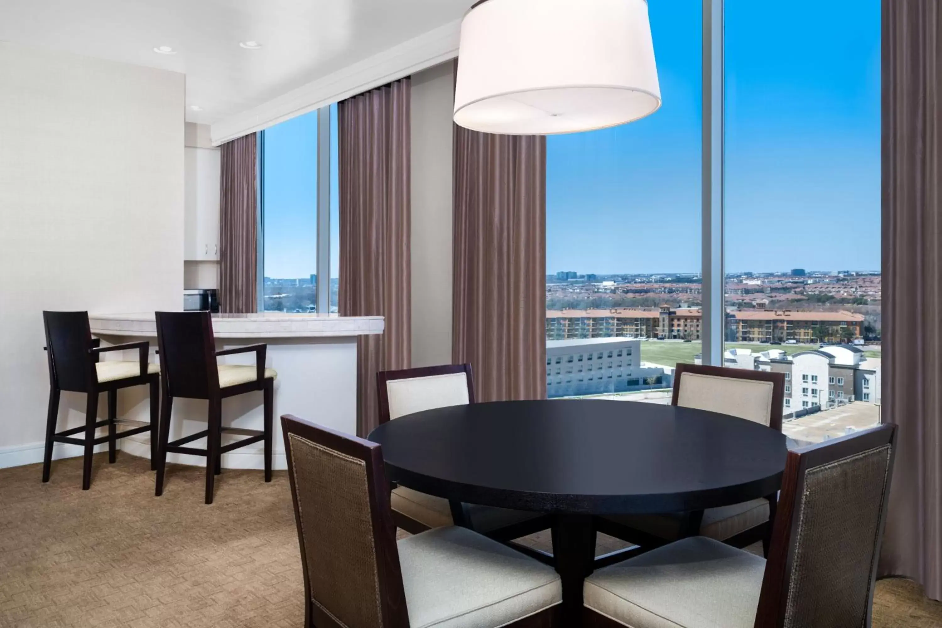 Photo of the whole room, Dining Area in Renaissance Dallas North Hotel