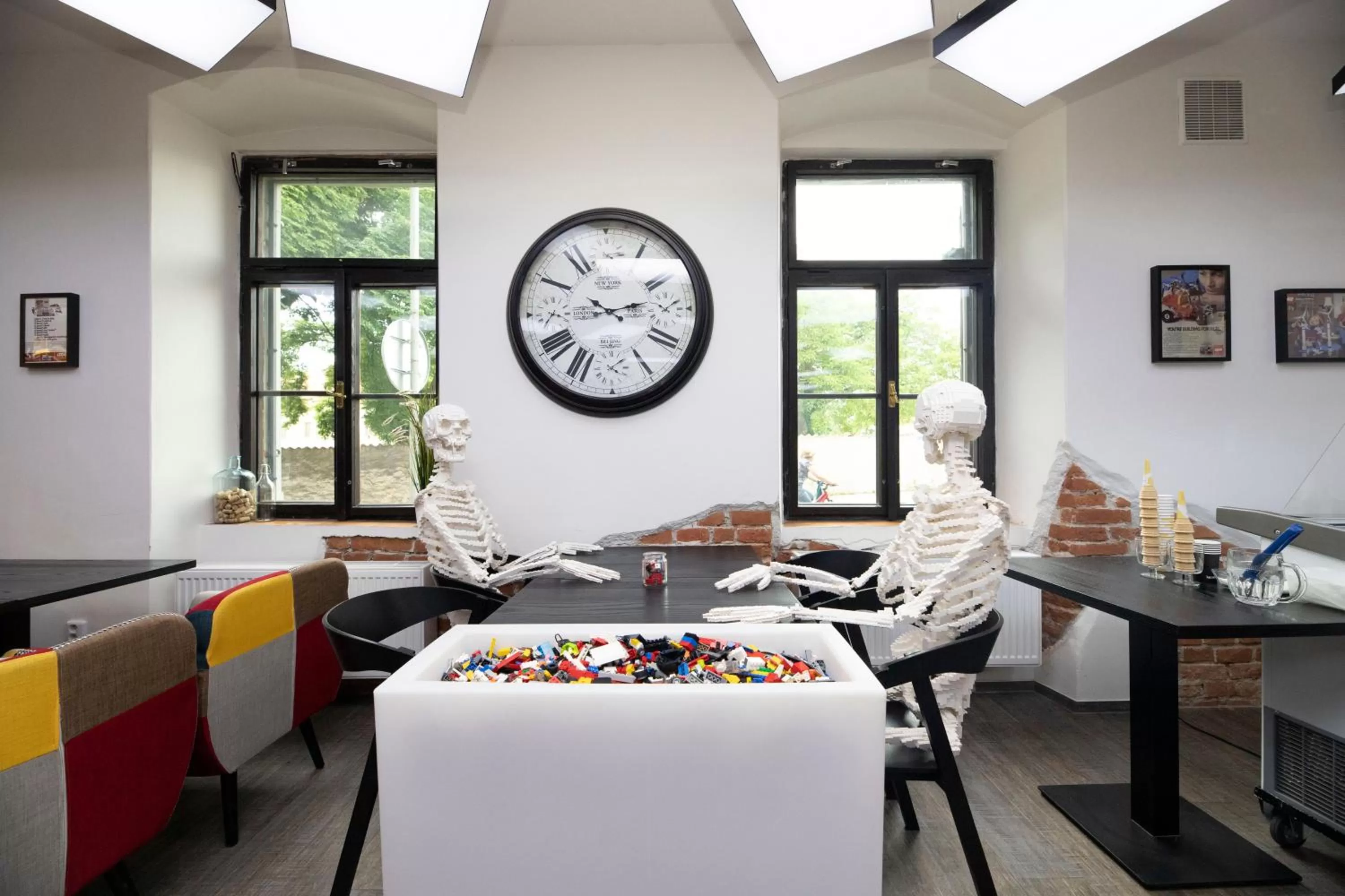 Restaurant/places to eat in Hotel a Museum of Bricks