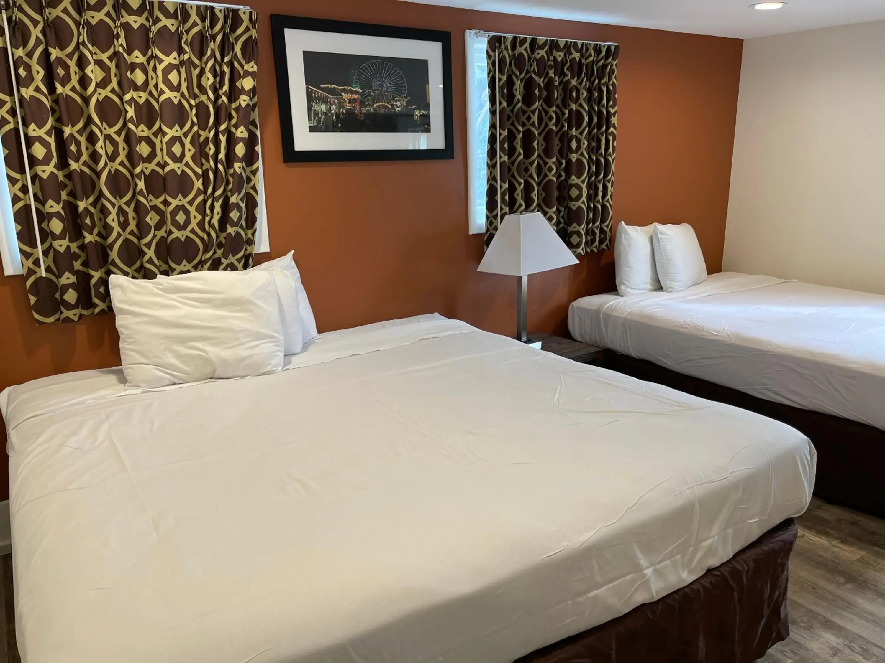 Bed in Wildwood Inn, a Travelodge by Wyndham