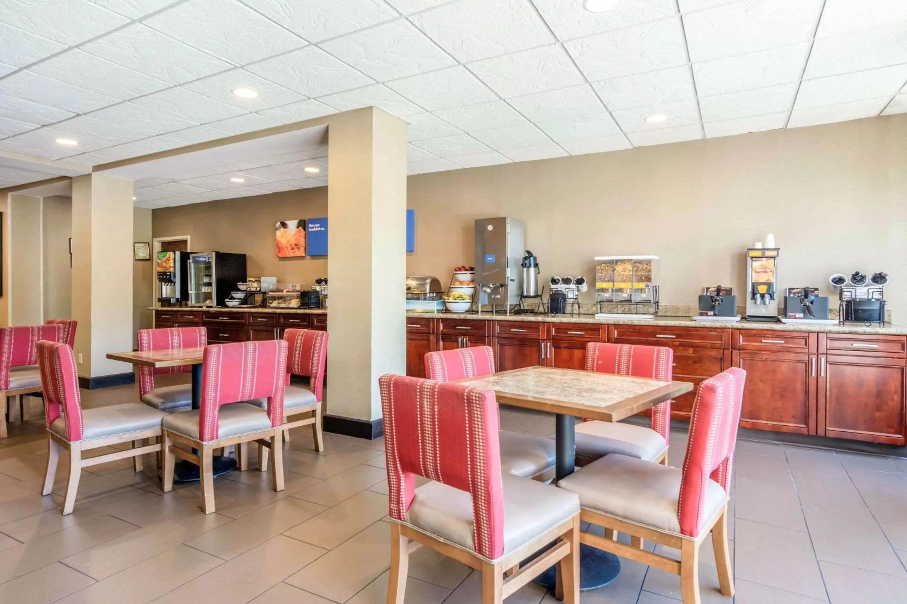 Restaurant/places to eat in Comfort Inn Atlanta Downtown South