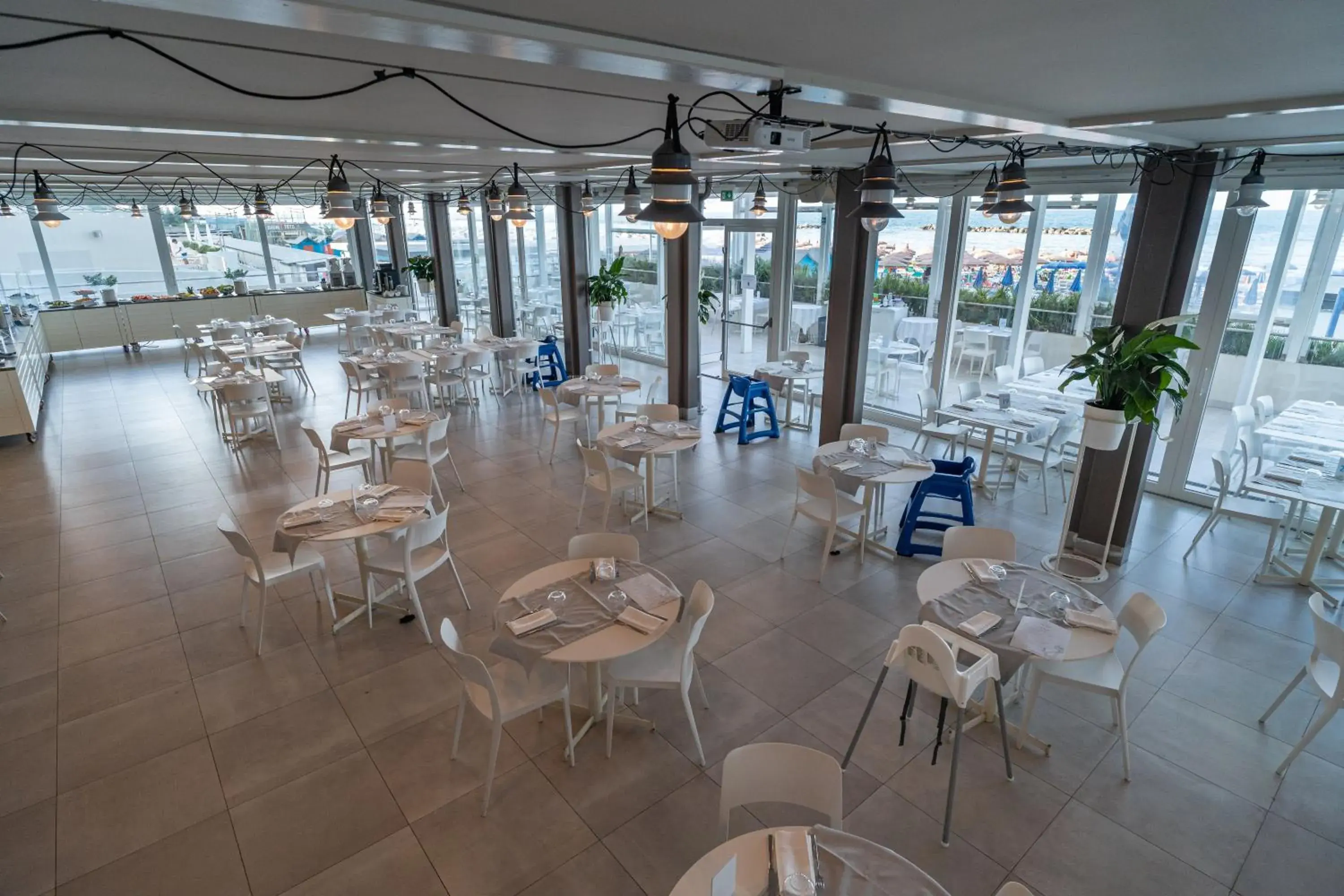Restaurant/Places to Eat in Nautilus Family Hotel