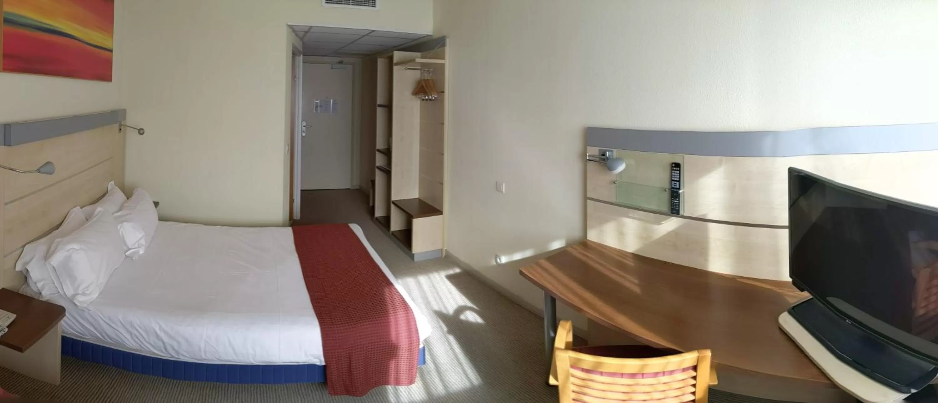 Photo of the whole room, Bed in HDB Hôtel De Bernin - ex Domaine des Fontaines