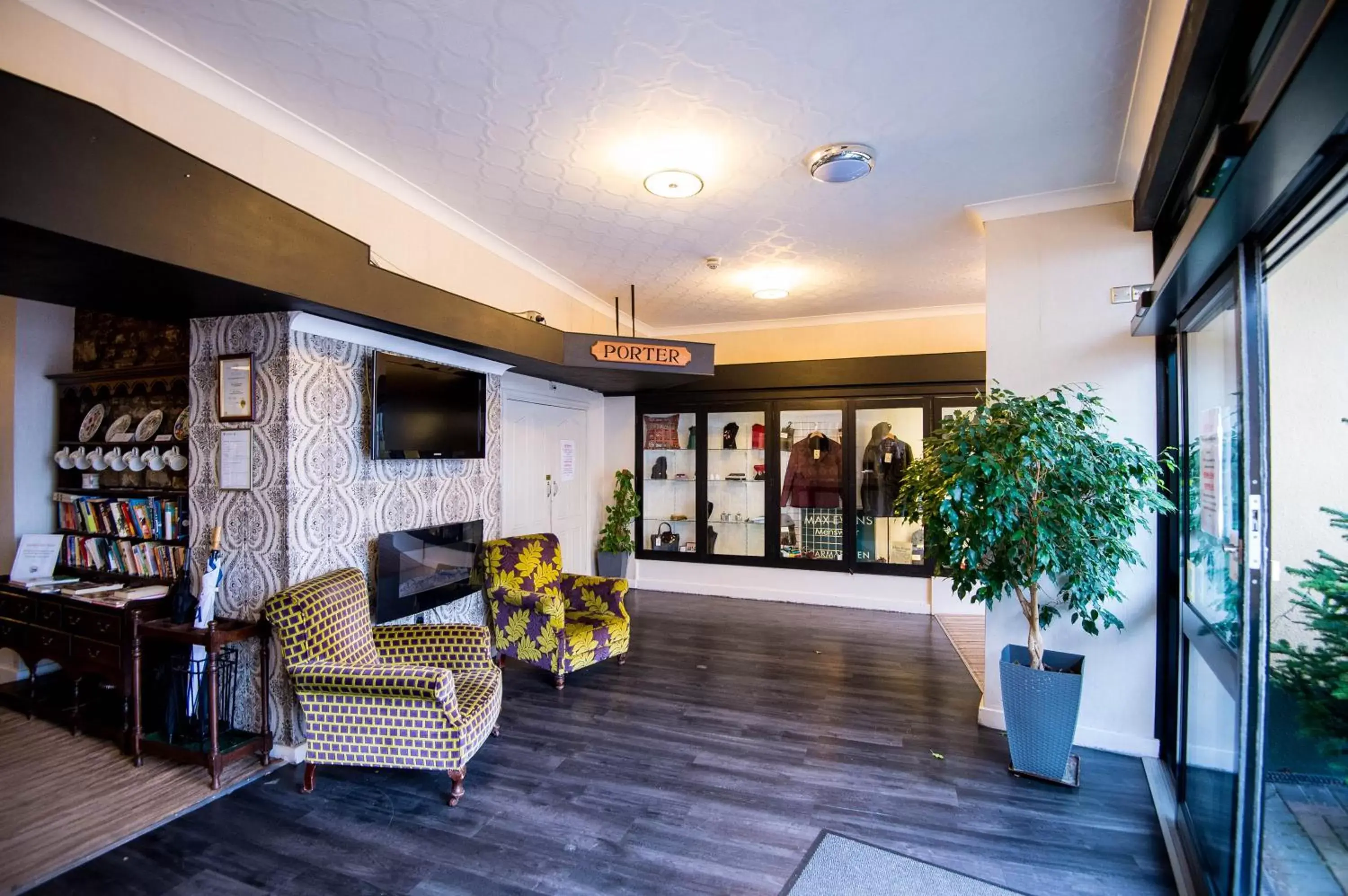 Lobby or reception, Lobby/Reception in Ivy Bush Royal Hotel by Compass Hospitality