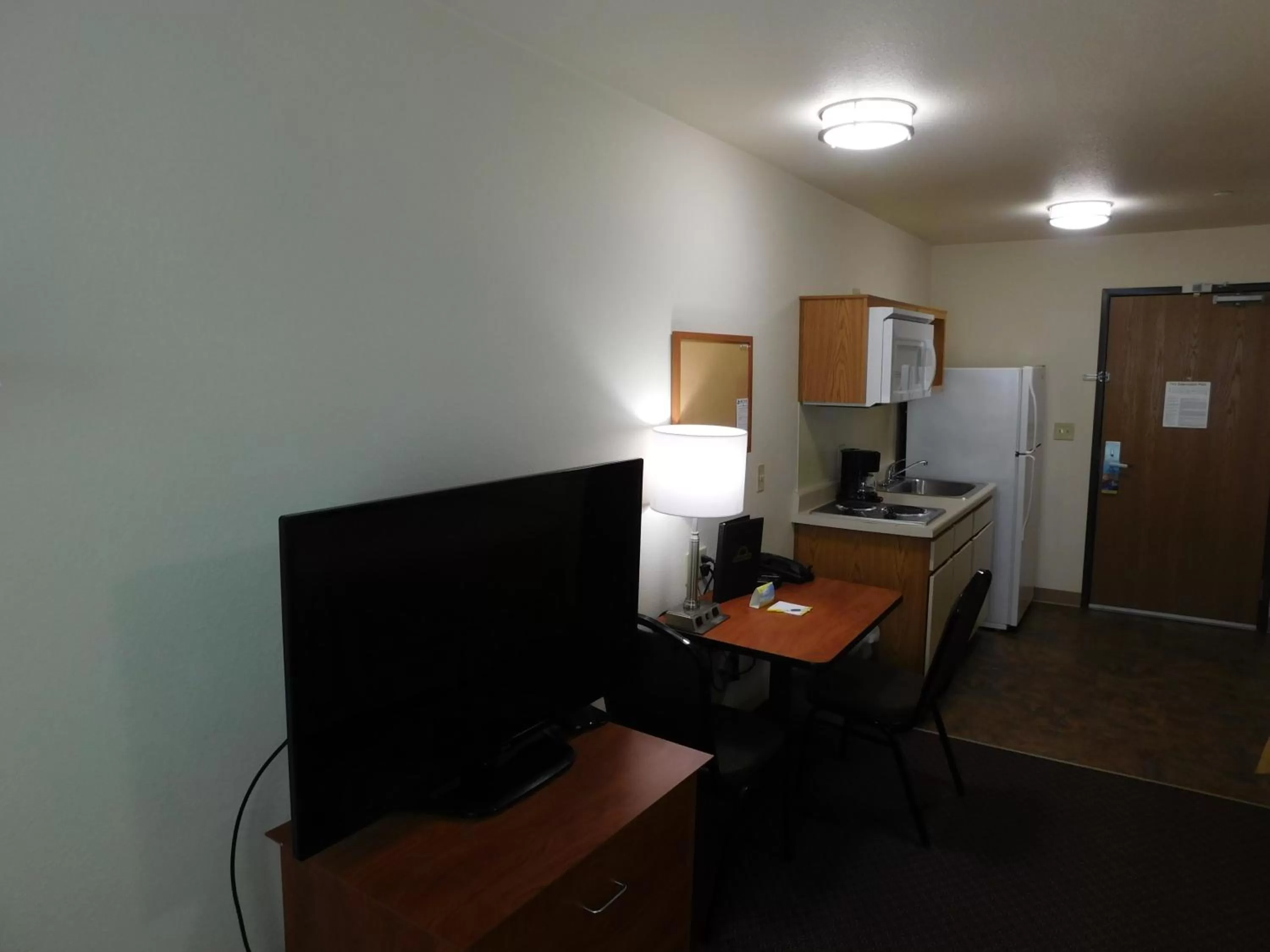 TV and multimedia in Birch Hill Suites Rochester - Med City