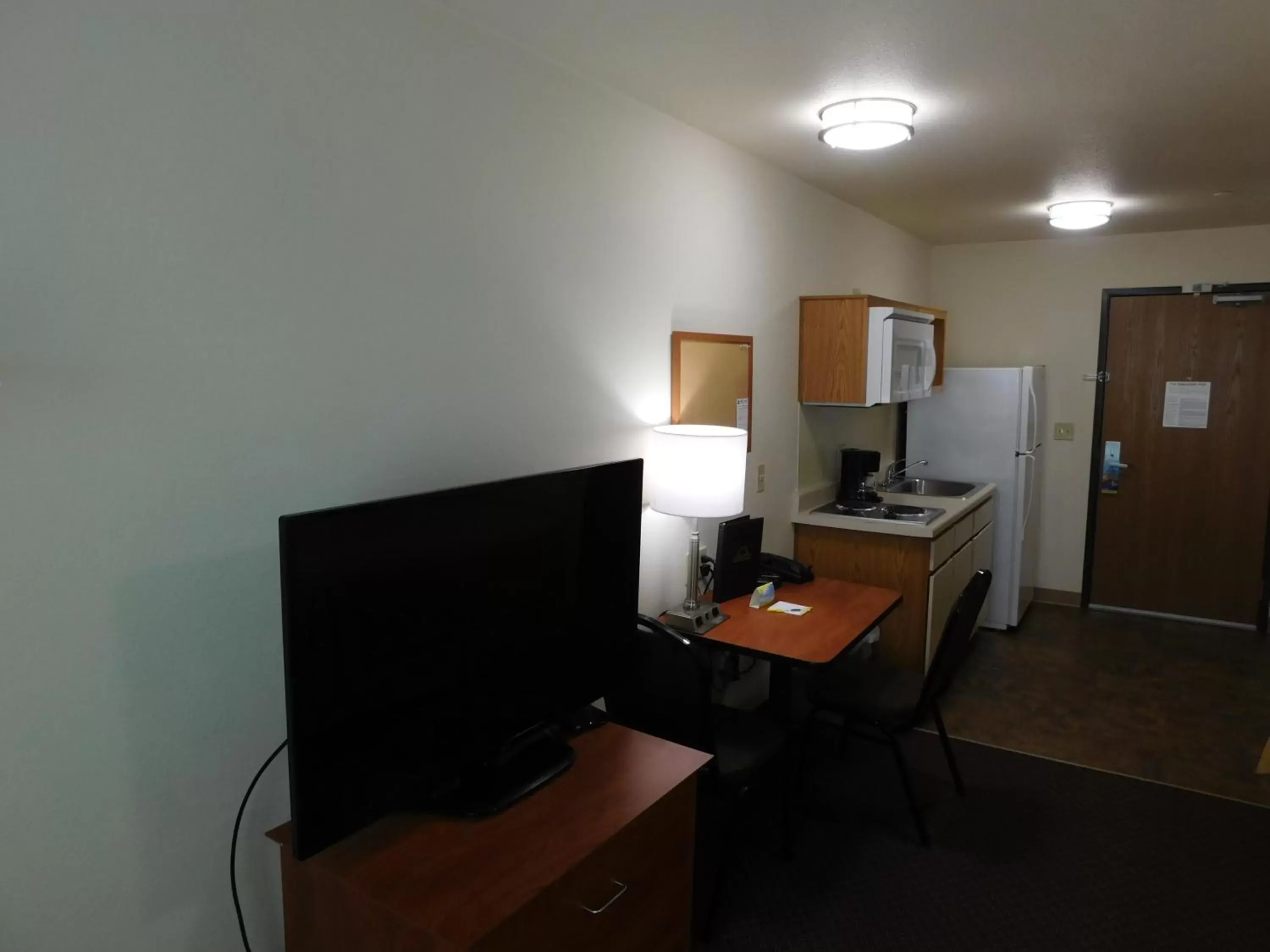 TV and multimedia, TV/Entertainment Center in Days Inn & Suites by Wyndham Rochester South