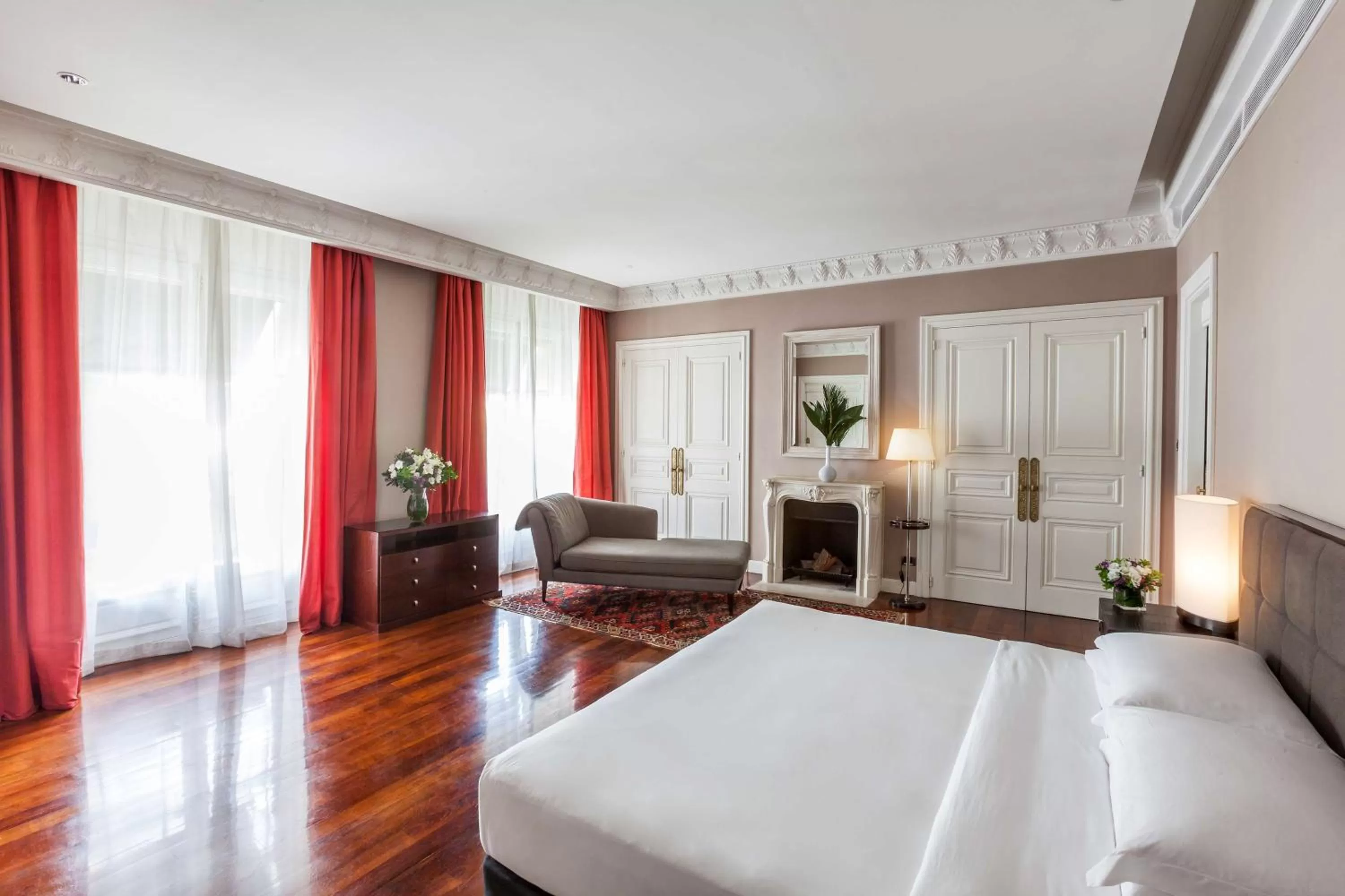 Photo of the whole room, Bed in Palacio Duhau - Park Hyatt Buenos Aires