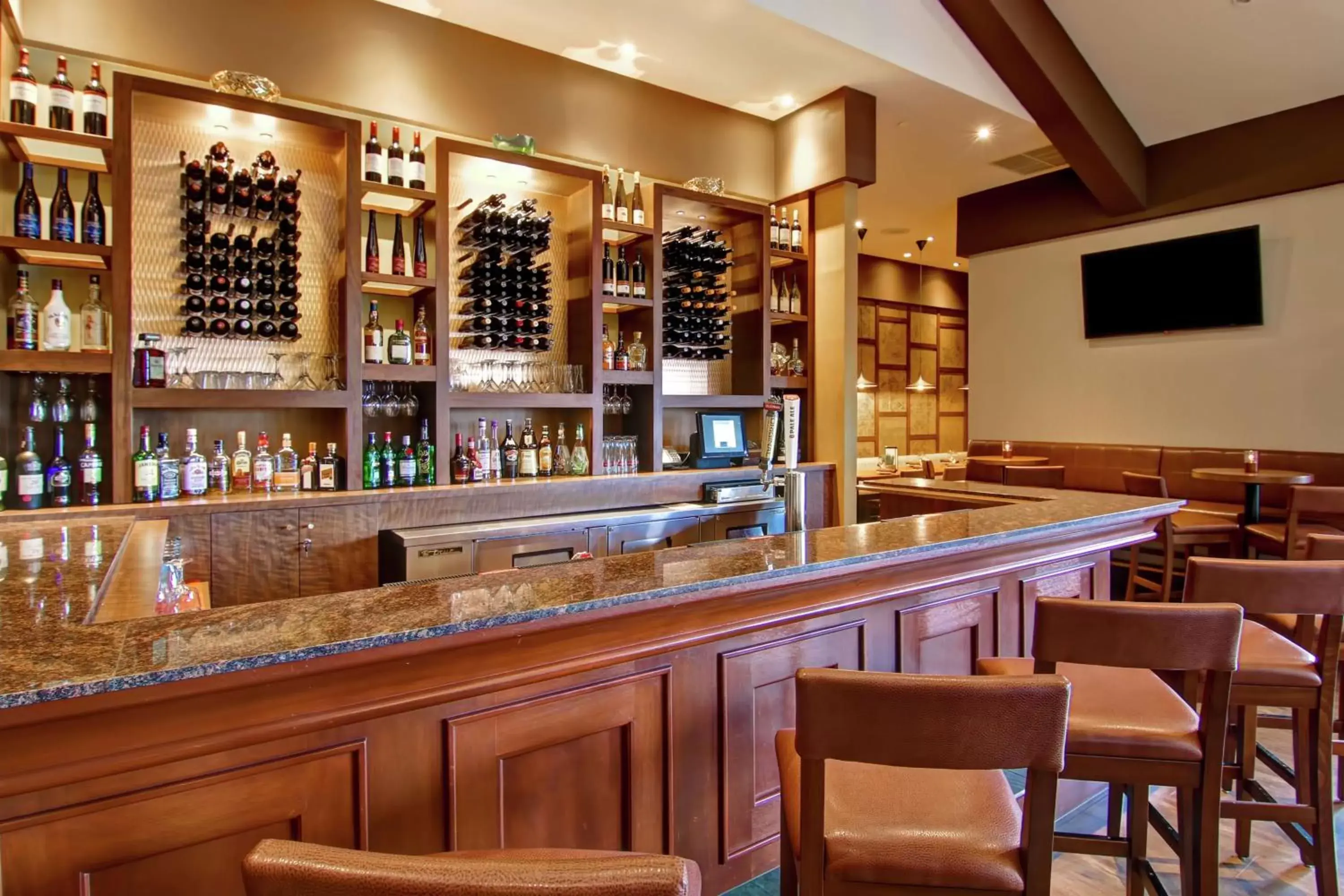 Lounge or bar, Lounge/Bar in DoubleTree Fallsview Resort & Spa by Hilton - Niagara Falls