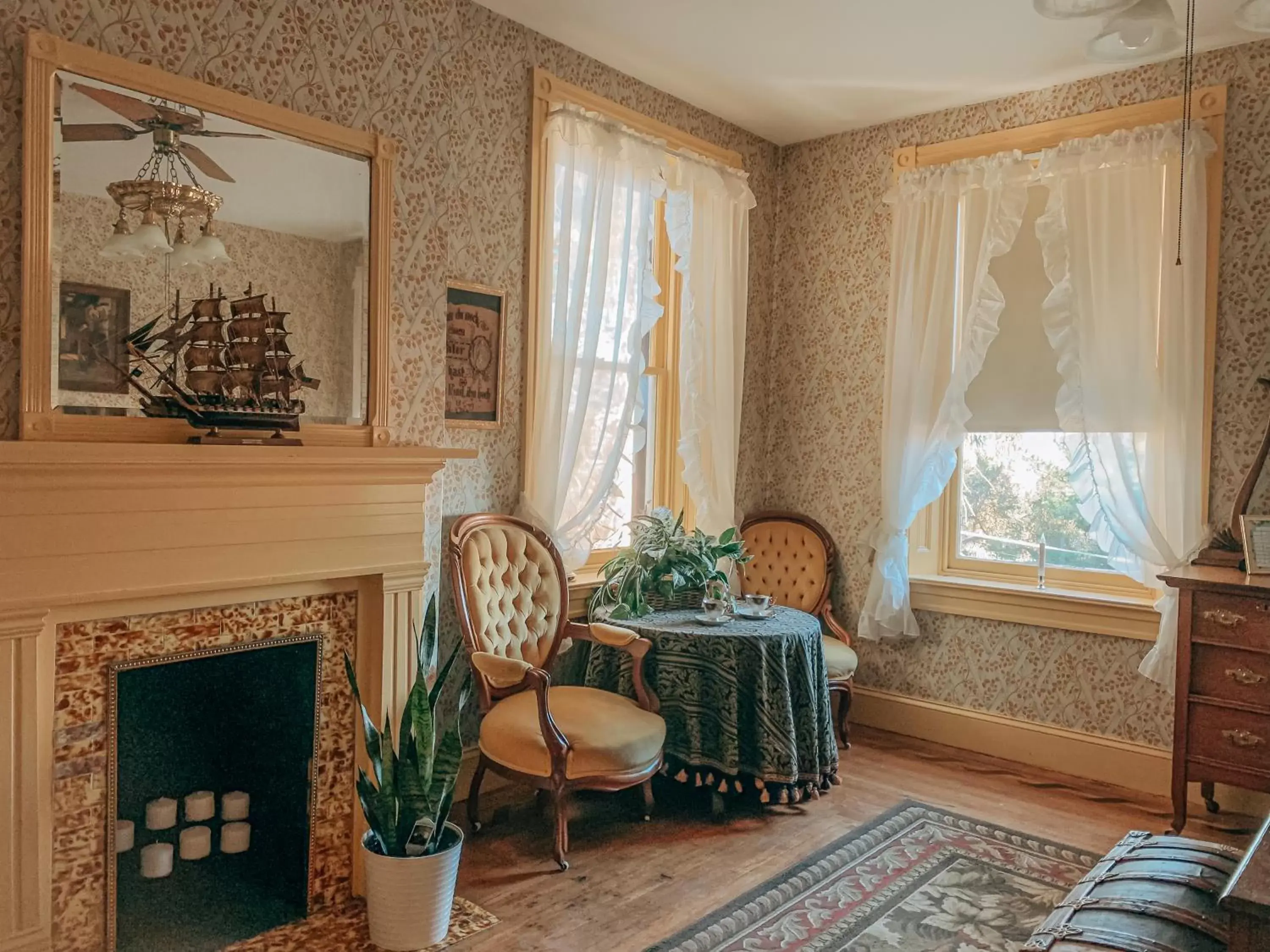 Property building, Seating Area in The Emig Mansion