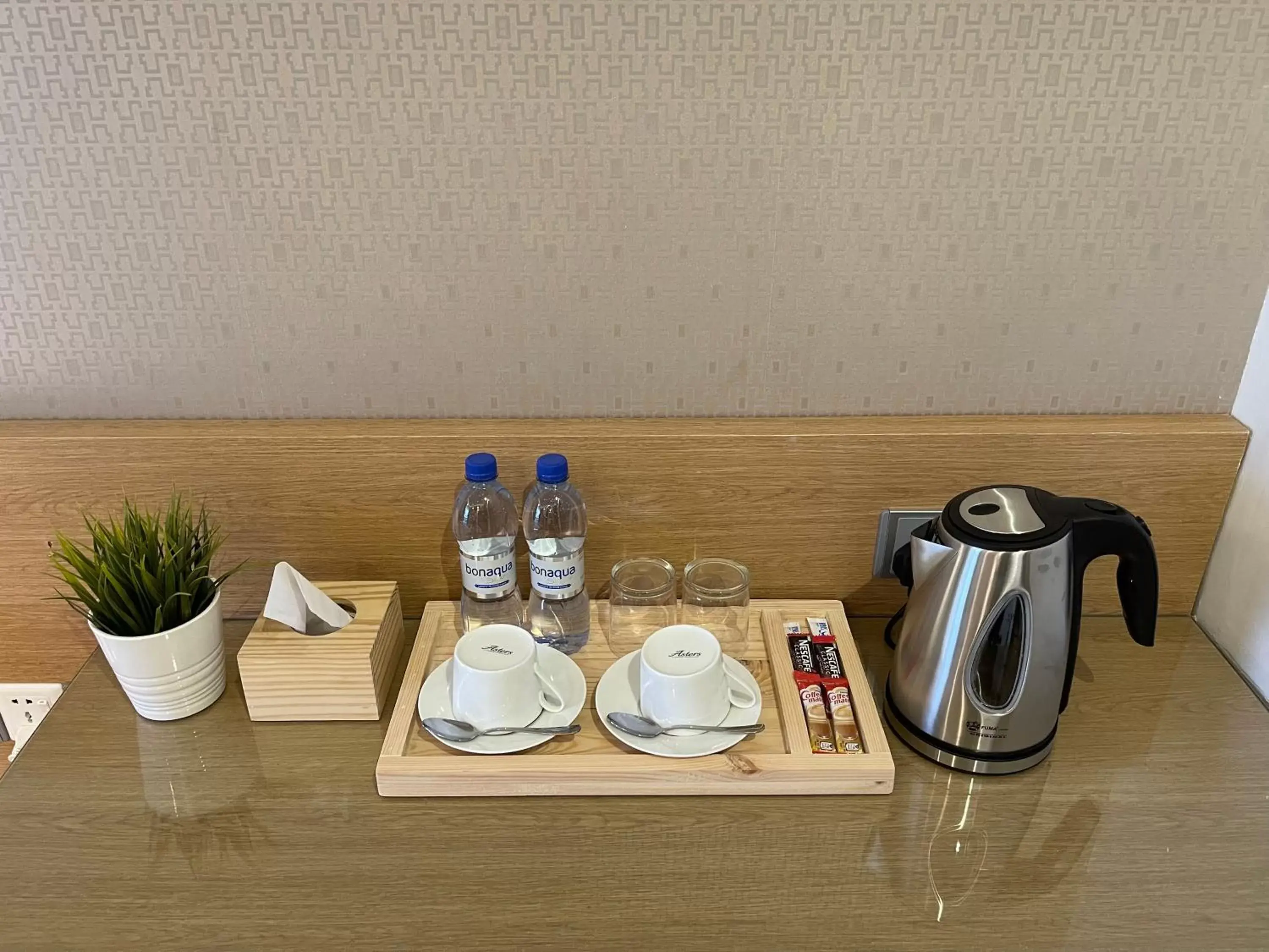 Coffee/tea facilities in Huvan Beach Hotel at Hulhumale