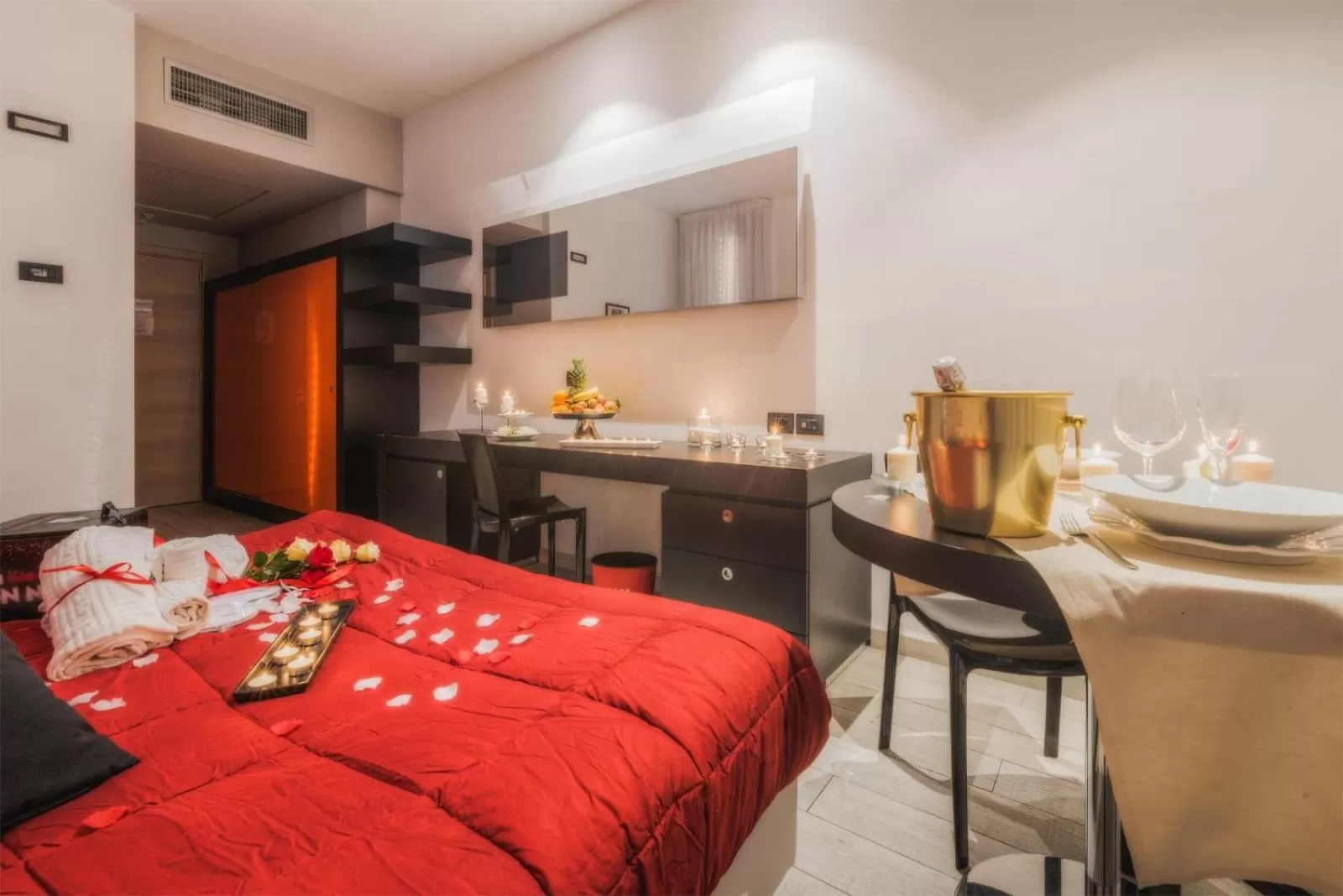 Photo of the whole room in Blue Shades Hotel