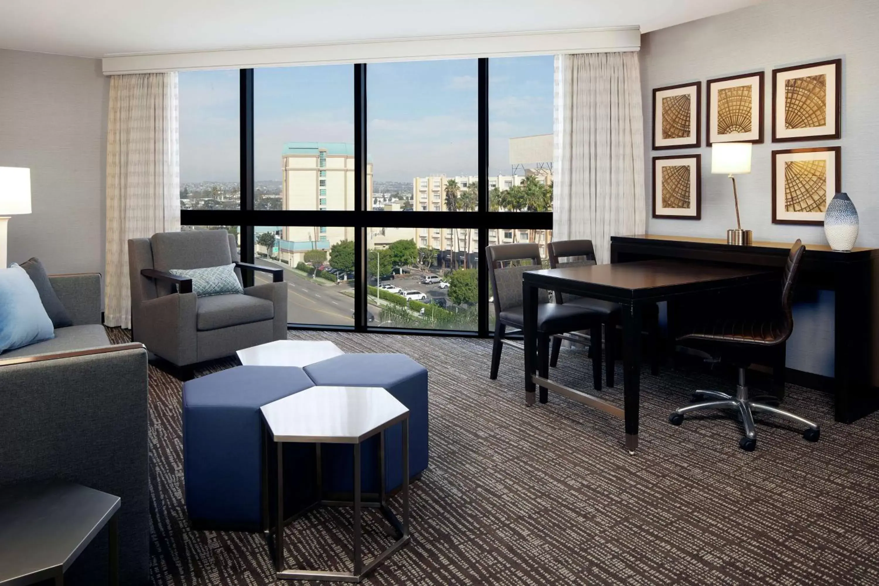 Bedroom, Seating Area in Embassy Suites Los Angeles - International Airport/North