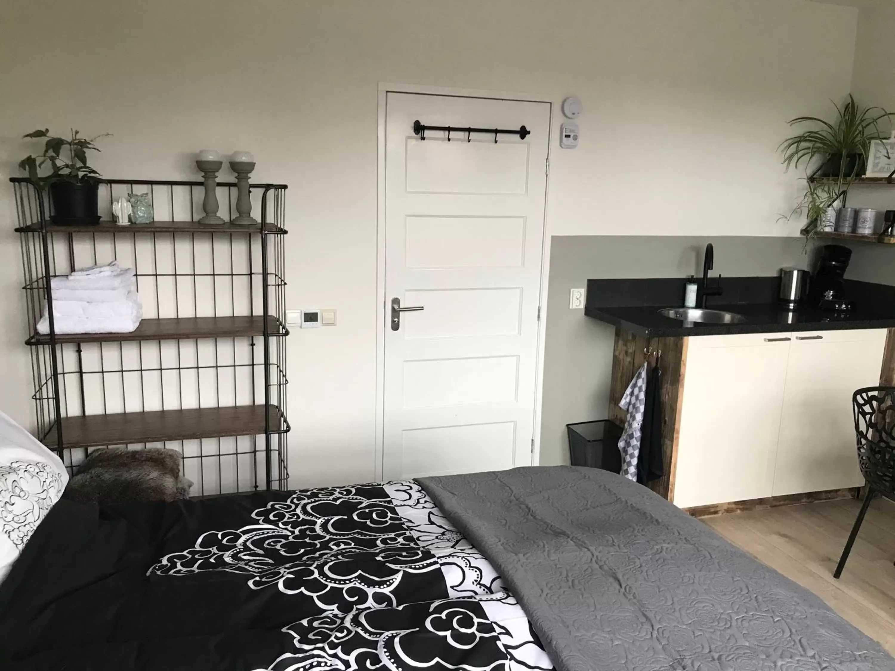 Double Room with Private Bathroom in Flowerbed Double Room with Private Bathroom in Flowerbed