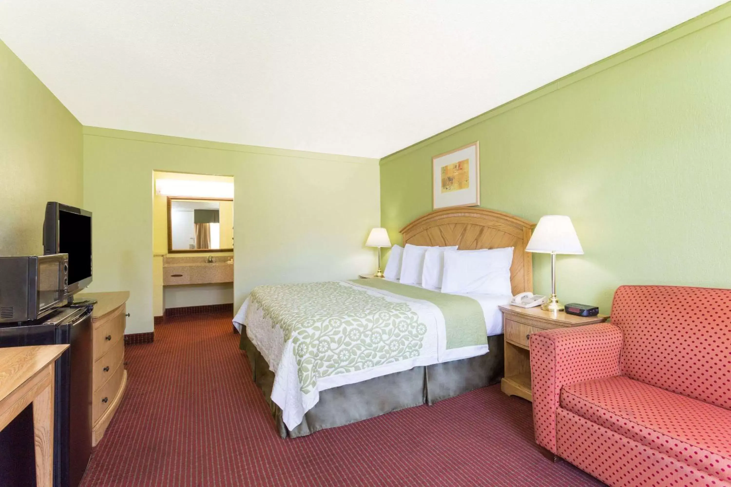 Photo of the whole room, Bed in Days Inn by Wyndham Washington