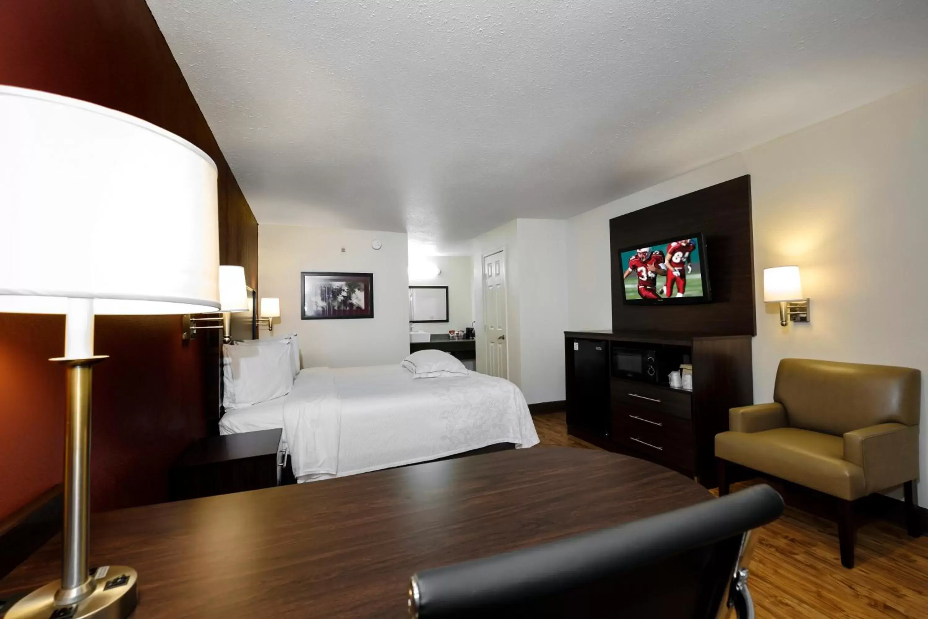 Photo of the whole room, Bed in Red Roof Inn PLUS+ Hammond Photo of the whole room, Bed in Red Roof Inn PLUS+ Hammond
