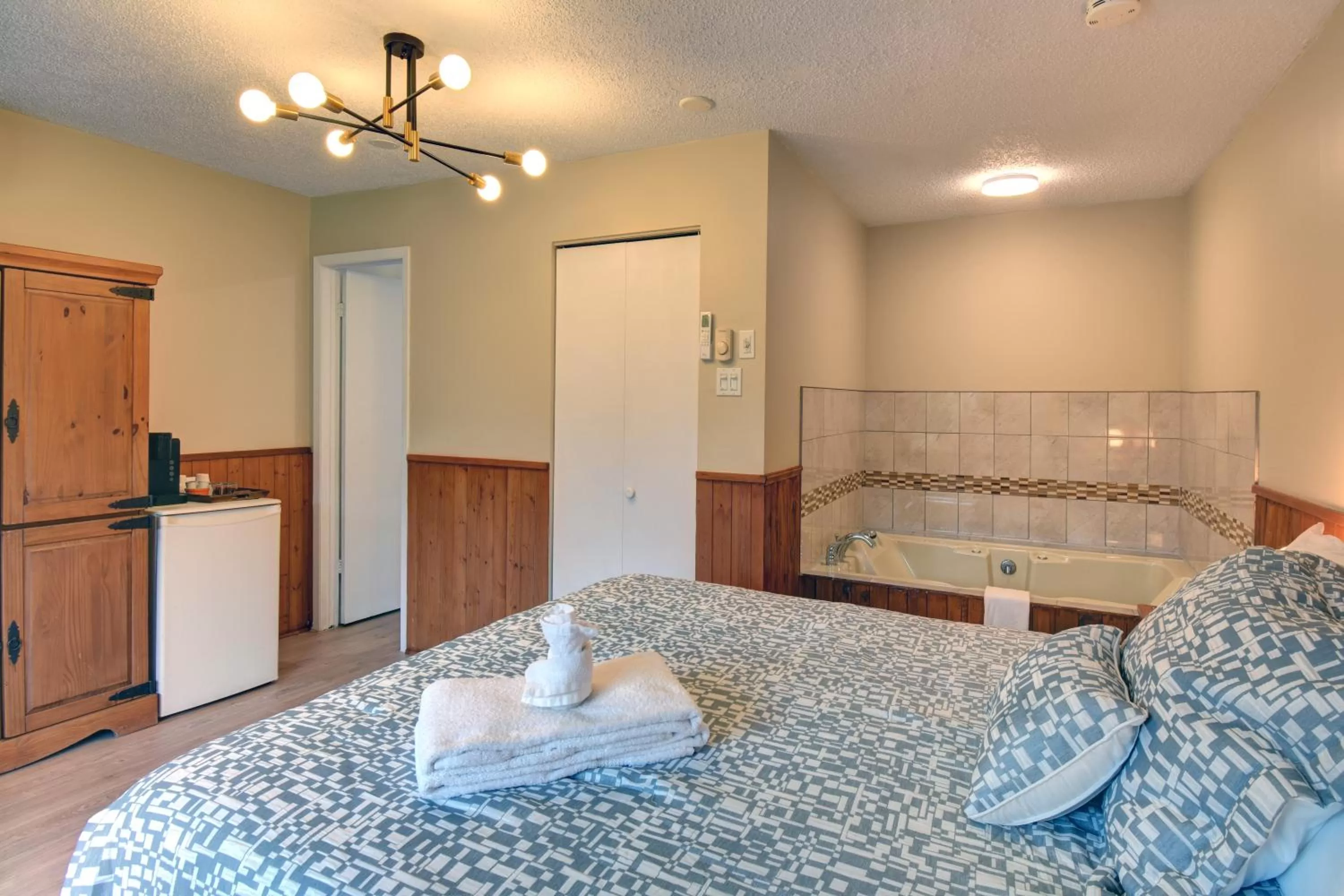 Bed in Hôtel du Lac Lenore