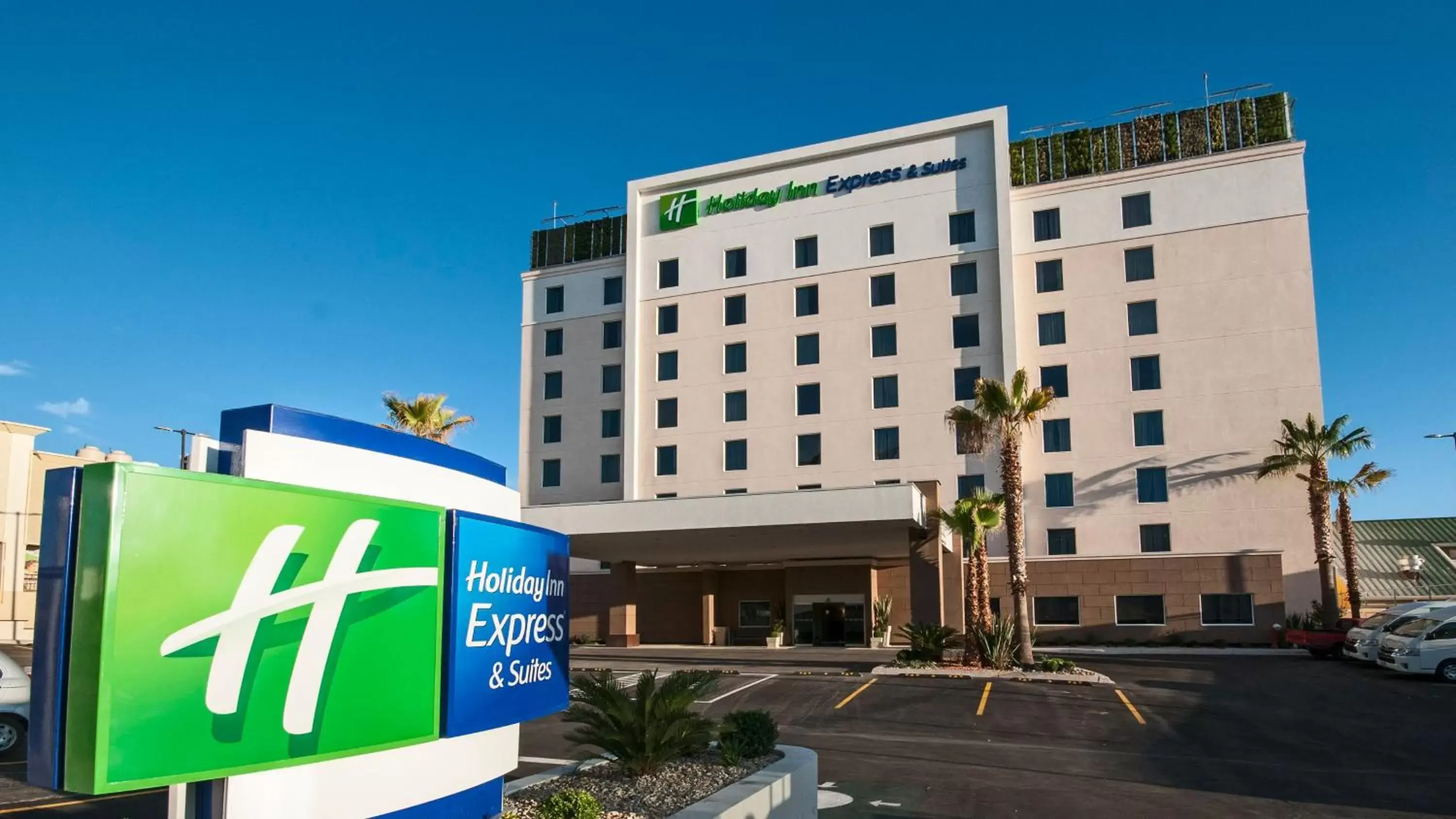 Property building, Property Logo/Sign in Holiday Inn Express & Suites Chihuahua Juventud, an IHG Hotel