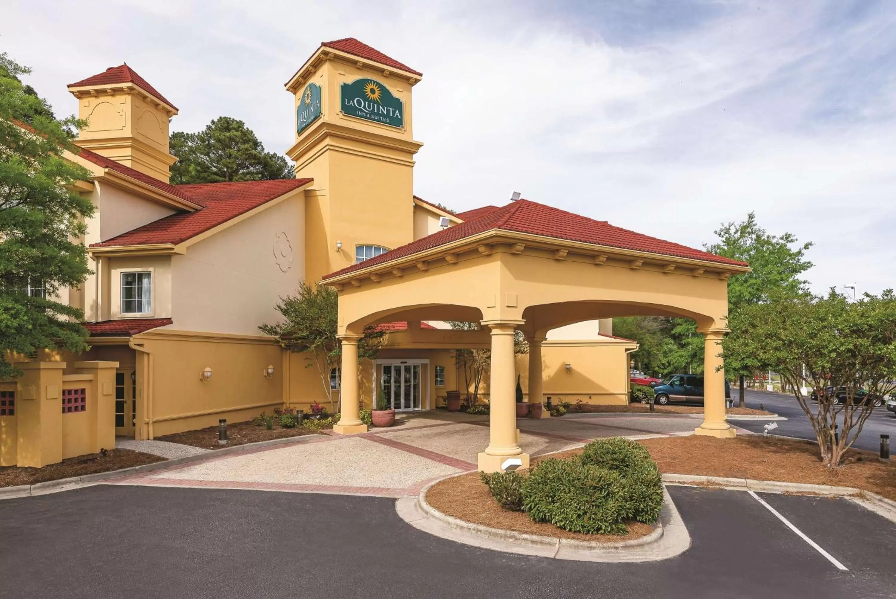 Property building in La Quinta Inn & Suites by Wyndham University Area Chapel Hill