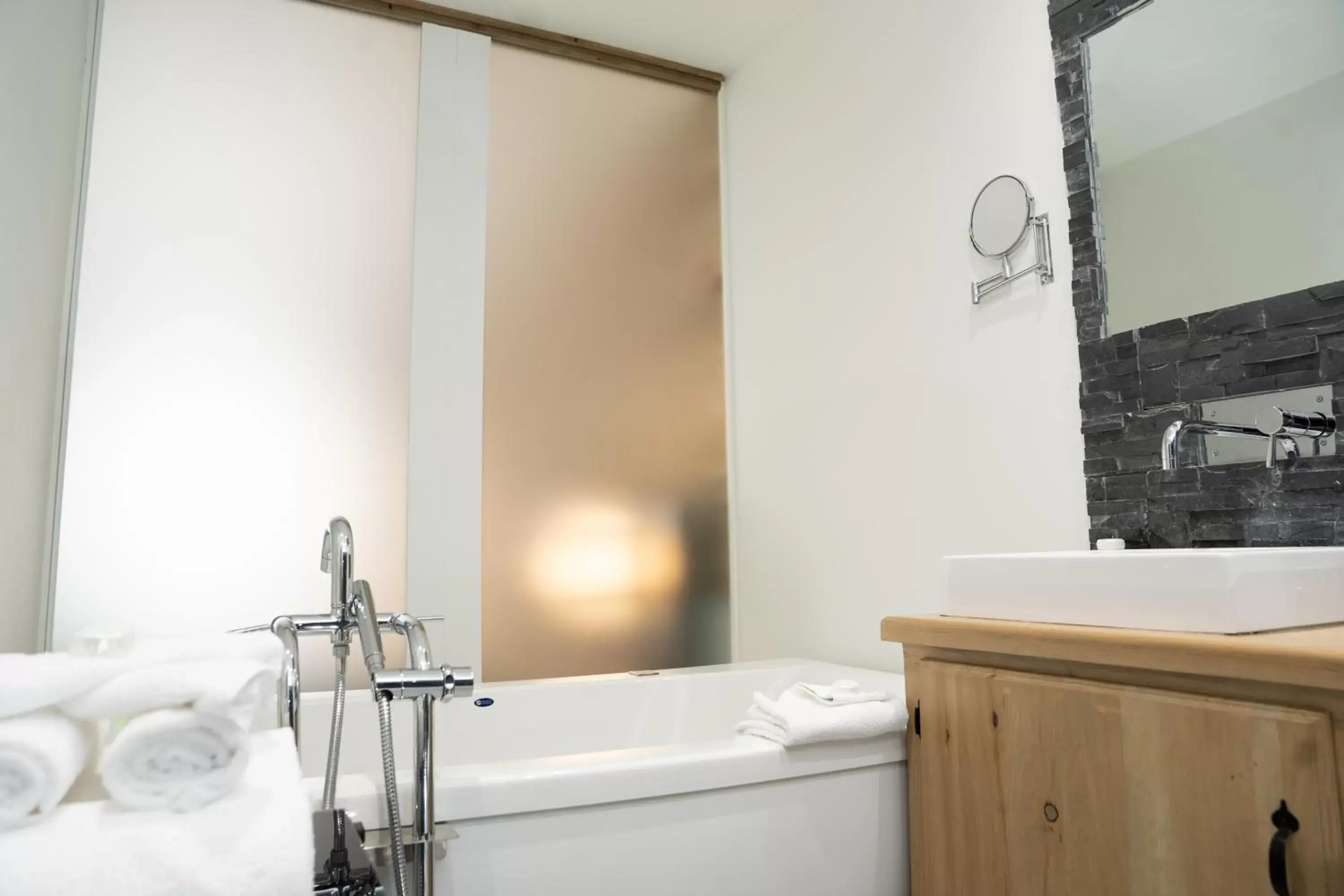 Bathroom in Hôtel Énergie Shawinigan