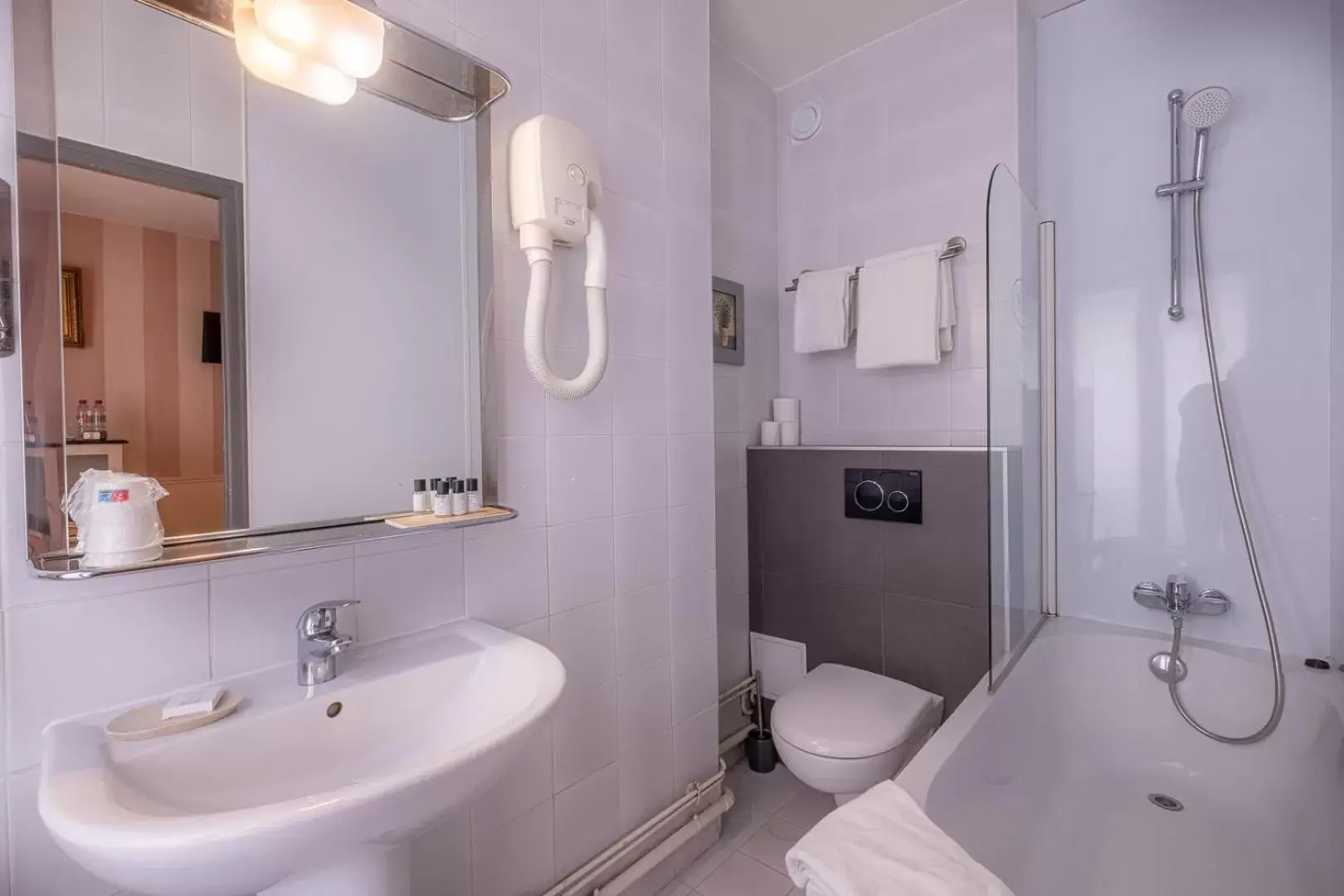 Bathroom in Hôtel de l'Avre