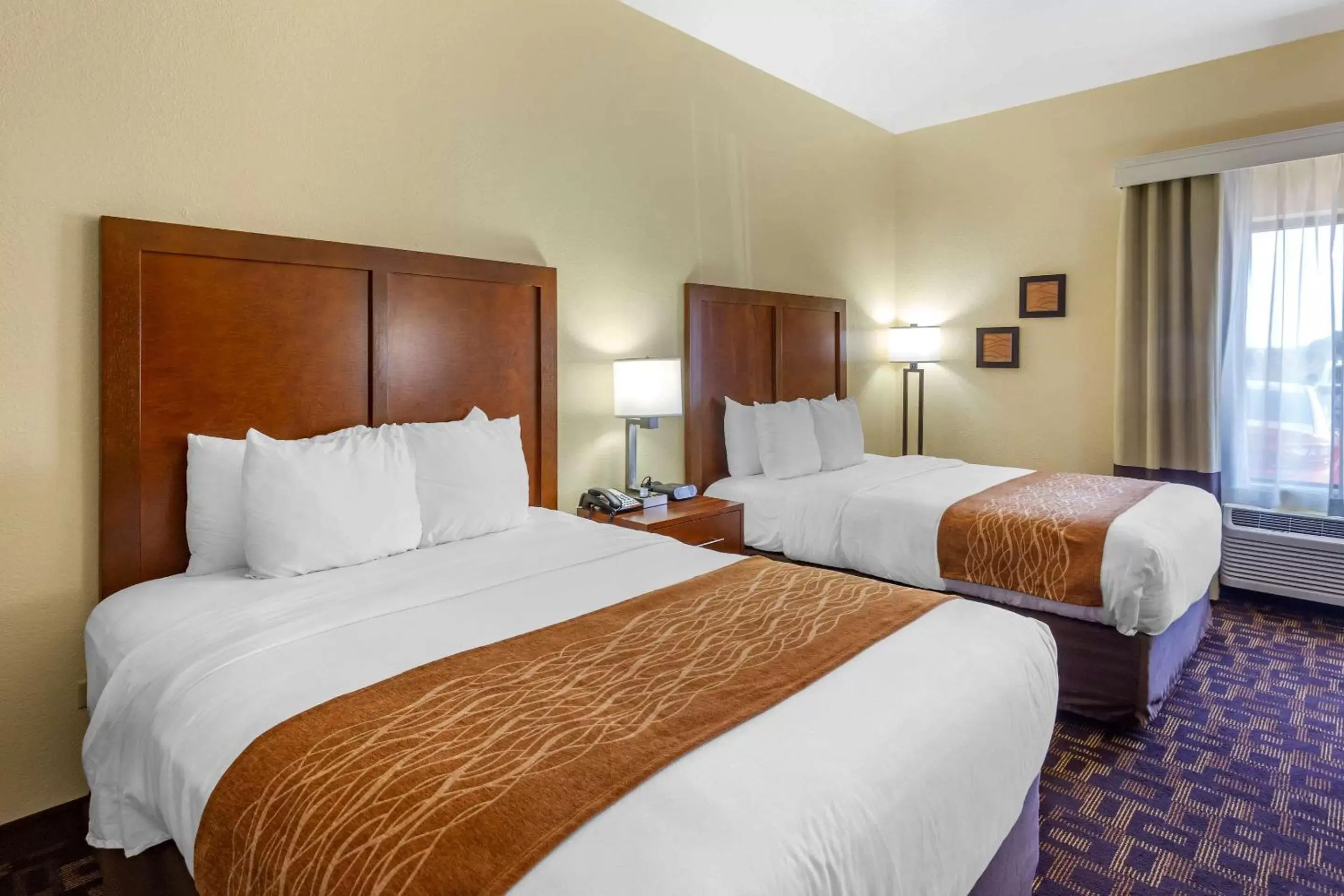 Bedroom, Bed in Comfort Inn & Suites North Aurora - Naperville