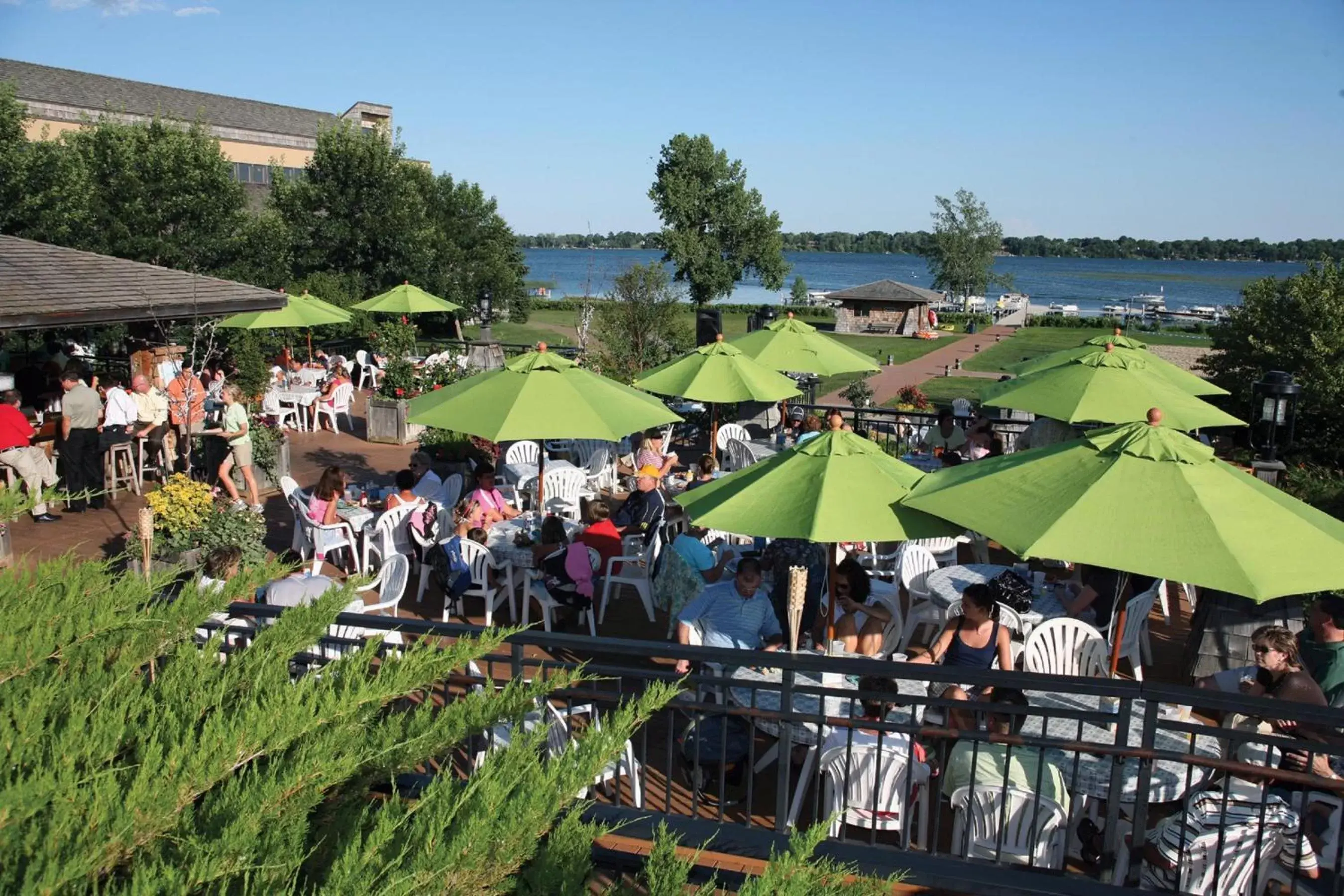 Food and drinks in Arrowwood Resort Hotel and Conference Center - Alexandria Food and drinks in Arrowwood Resort Hotel and Conference Center - Alexandria