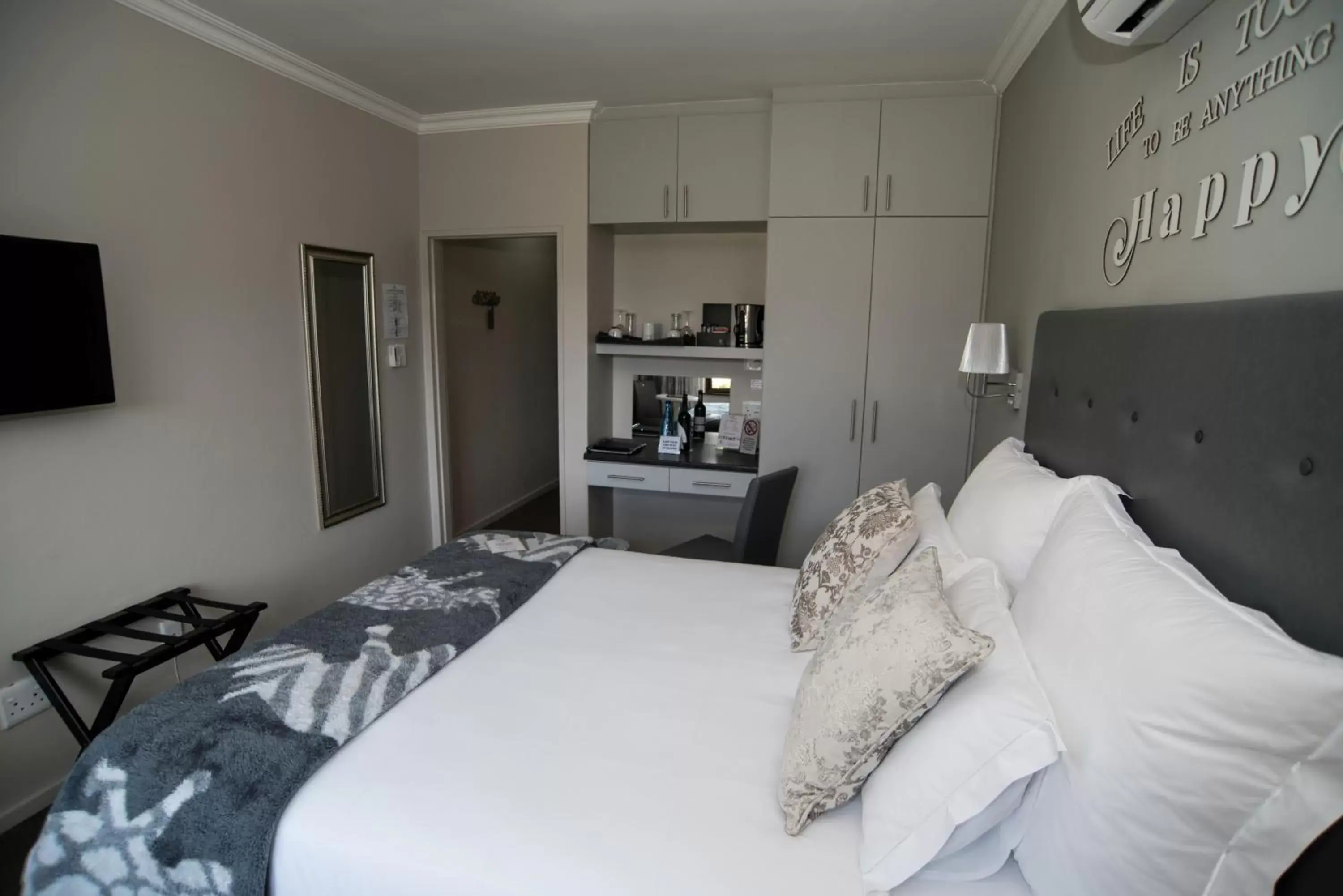 Bed in Devonvale Golf & Wine Estate