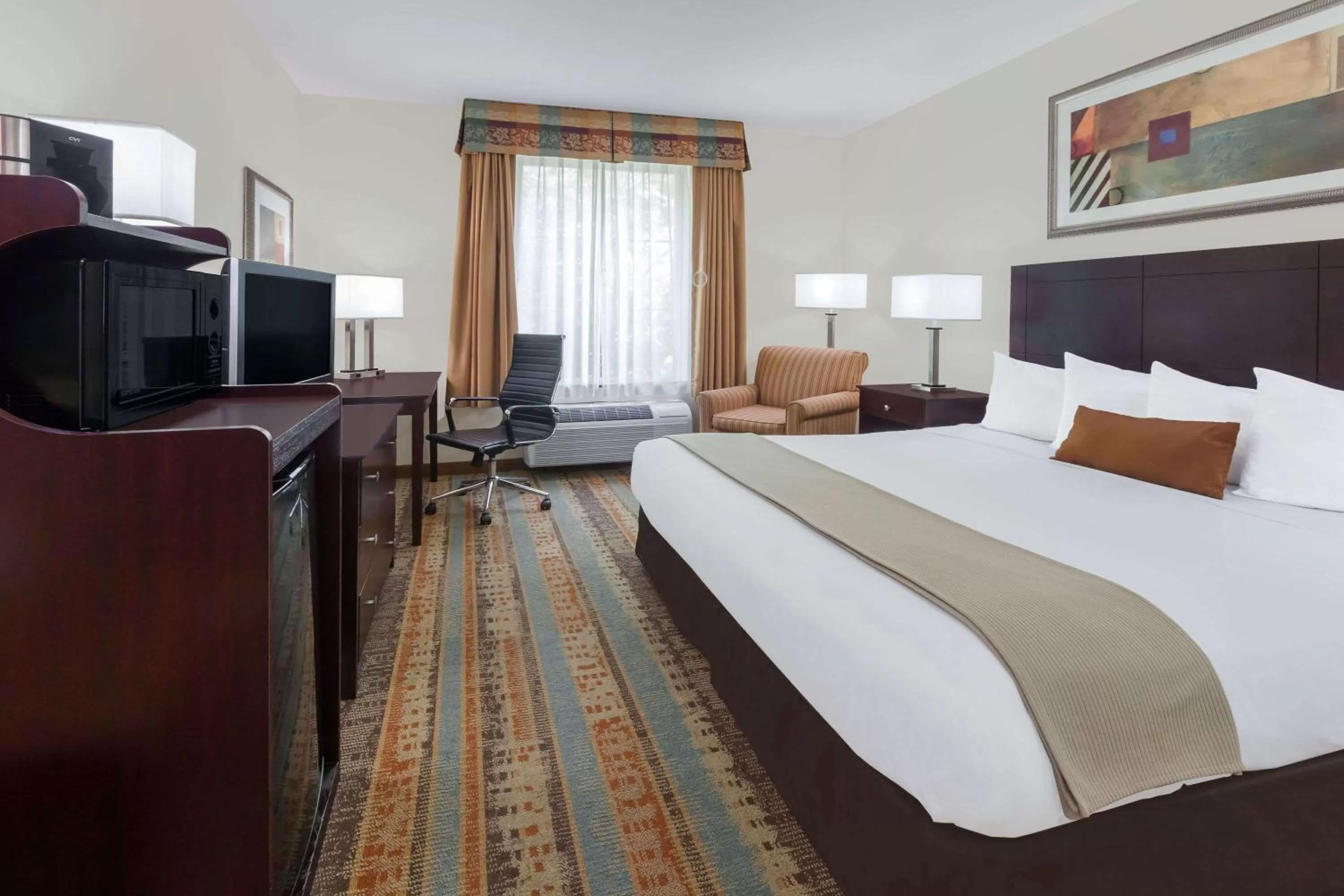 Photo of the whole room, Bed in Baymont by Wyndham Henderson