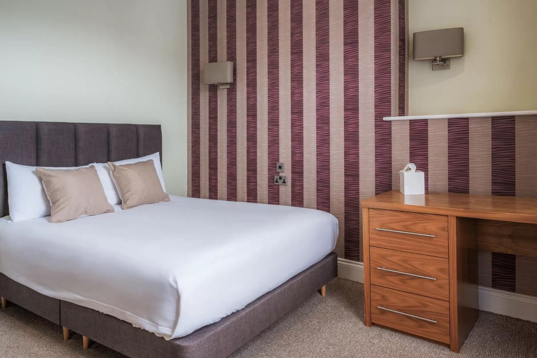 Bedroom, Bed in Esplanade Hotel Llandudno