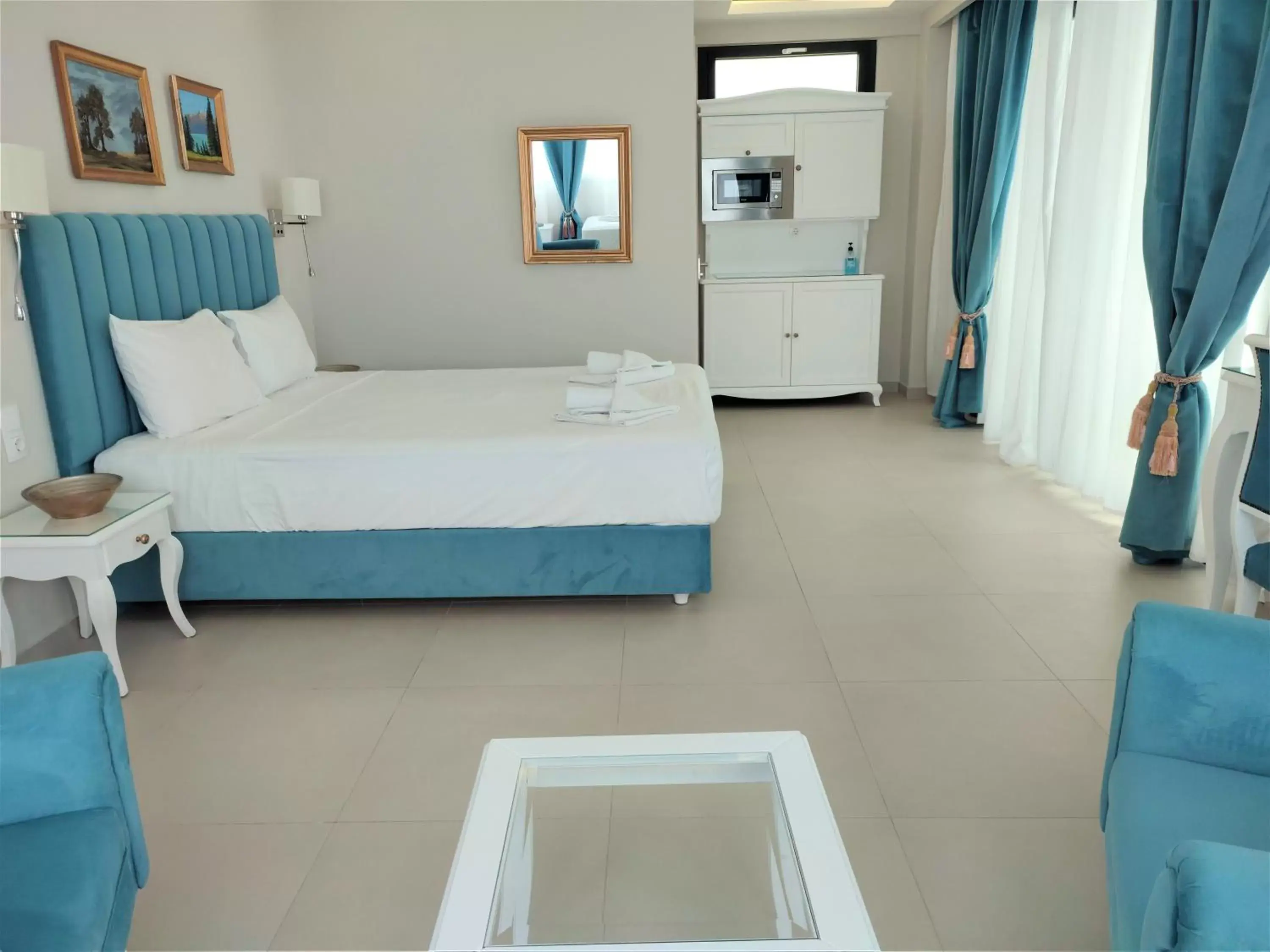 Photo of the whole room, Bed in Light Blue Hotel
