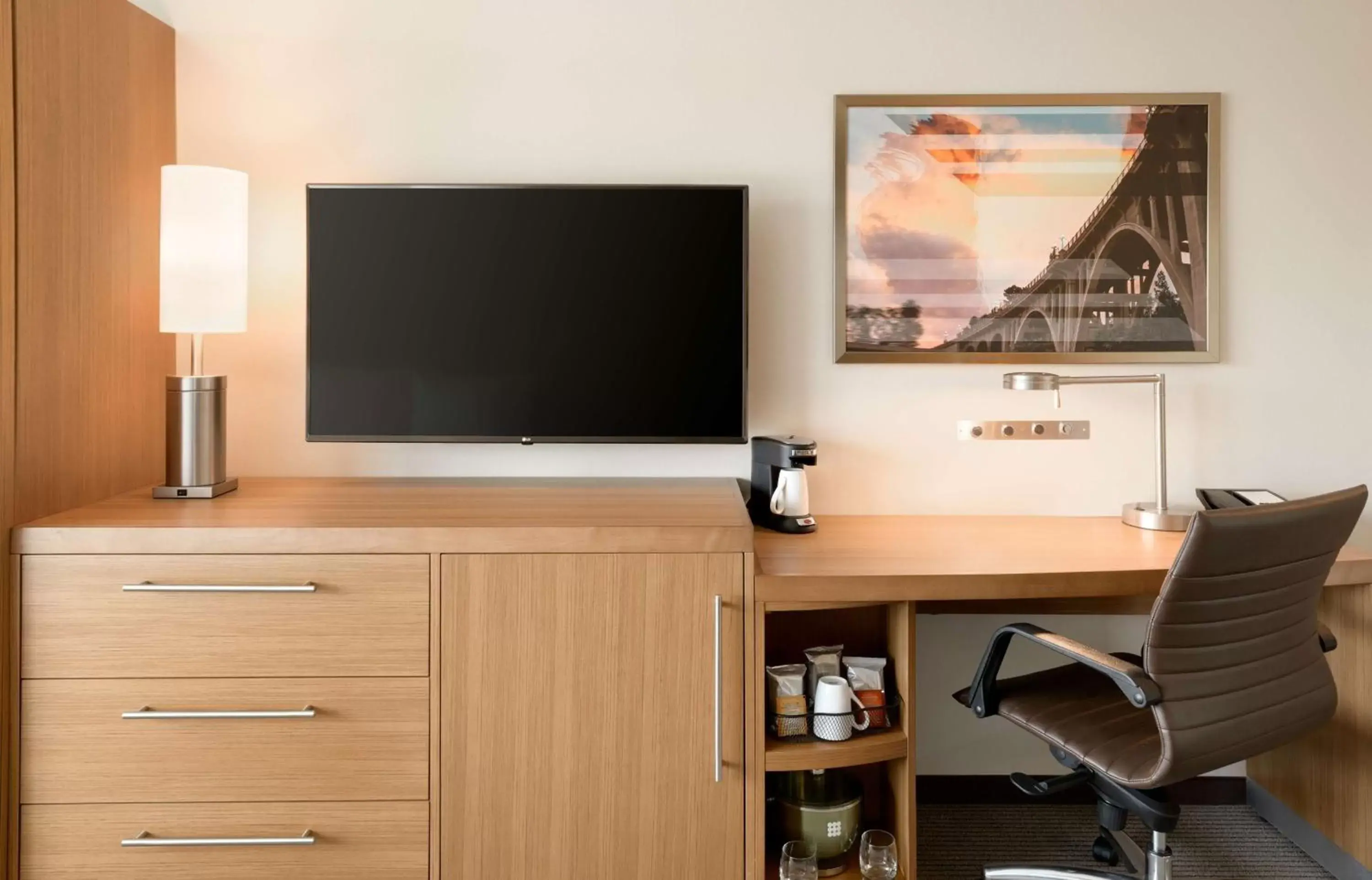 Photo of the whole room, TV/Entertainment Center in Hyatt Place Pasadena