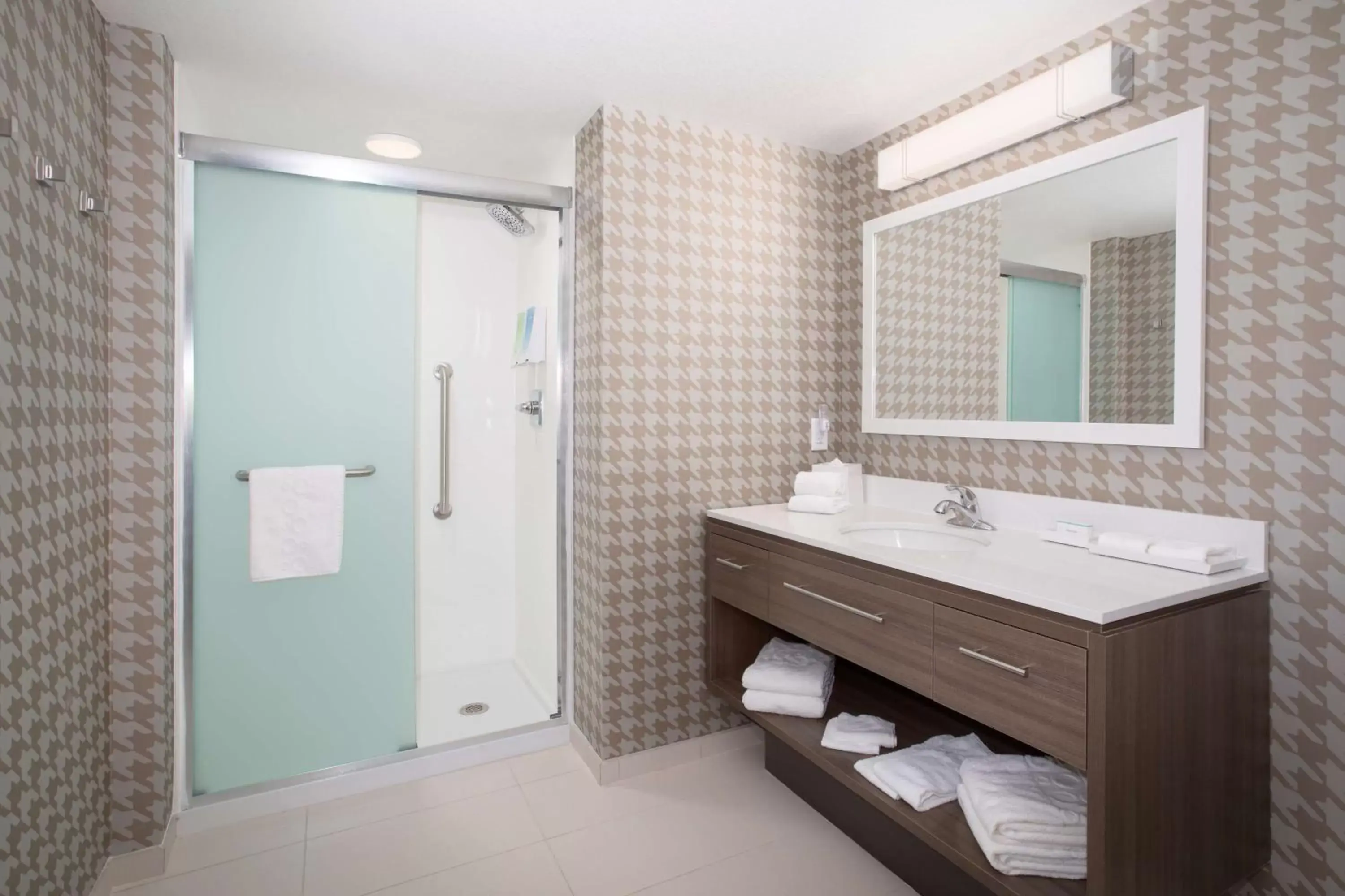 Bathroom in Home2 Suites By Hilton Omaha Un Medical Ctr Area