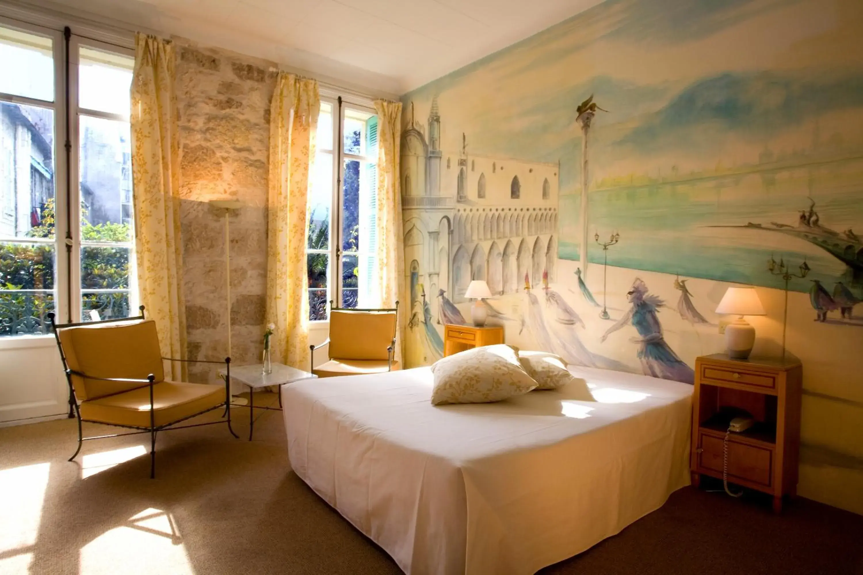Photo of the whole room, Bed in Le Windsor, Jungle Art Hotel