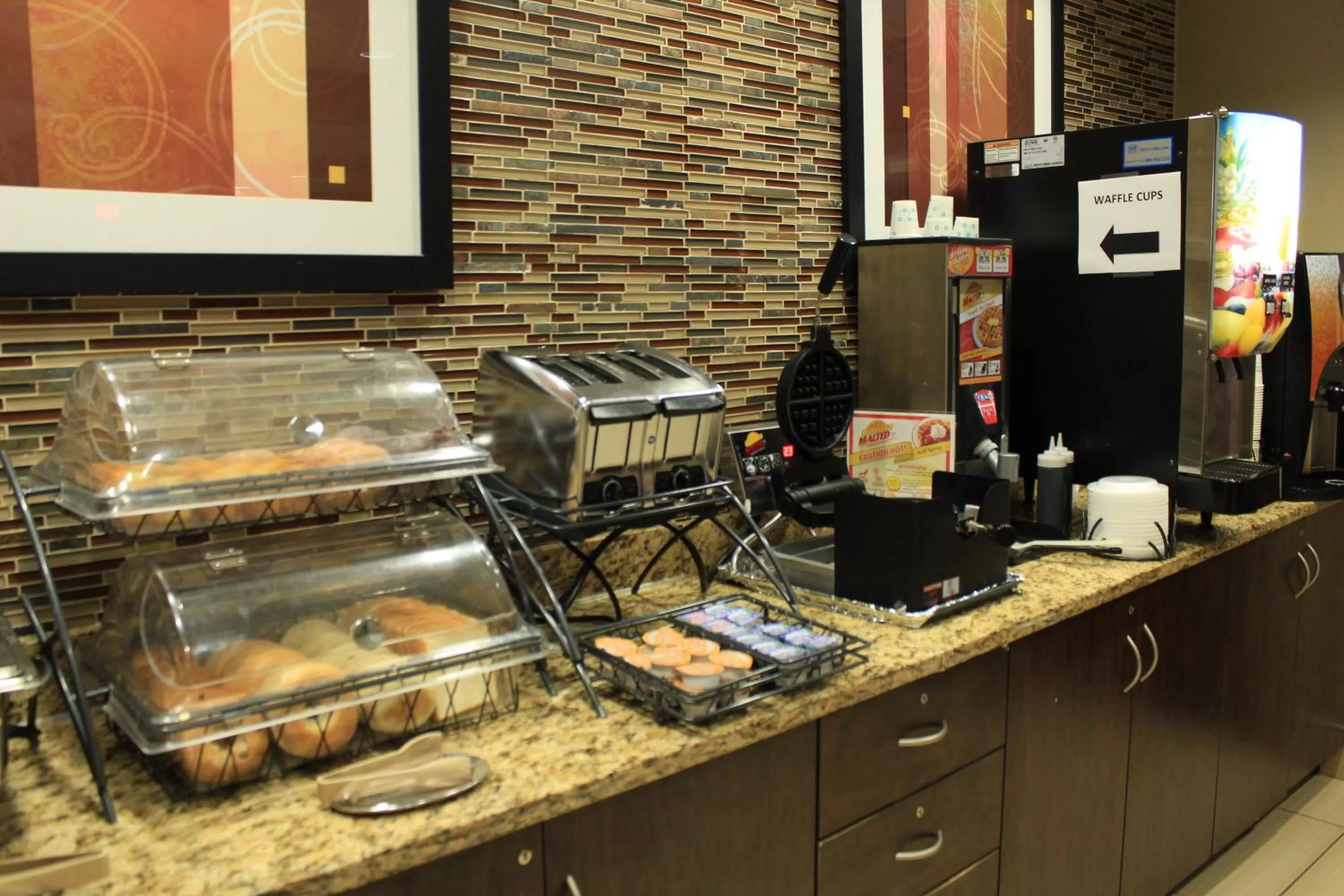 American breakfast in Microtel Inn and Suites North Canton