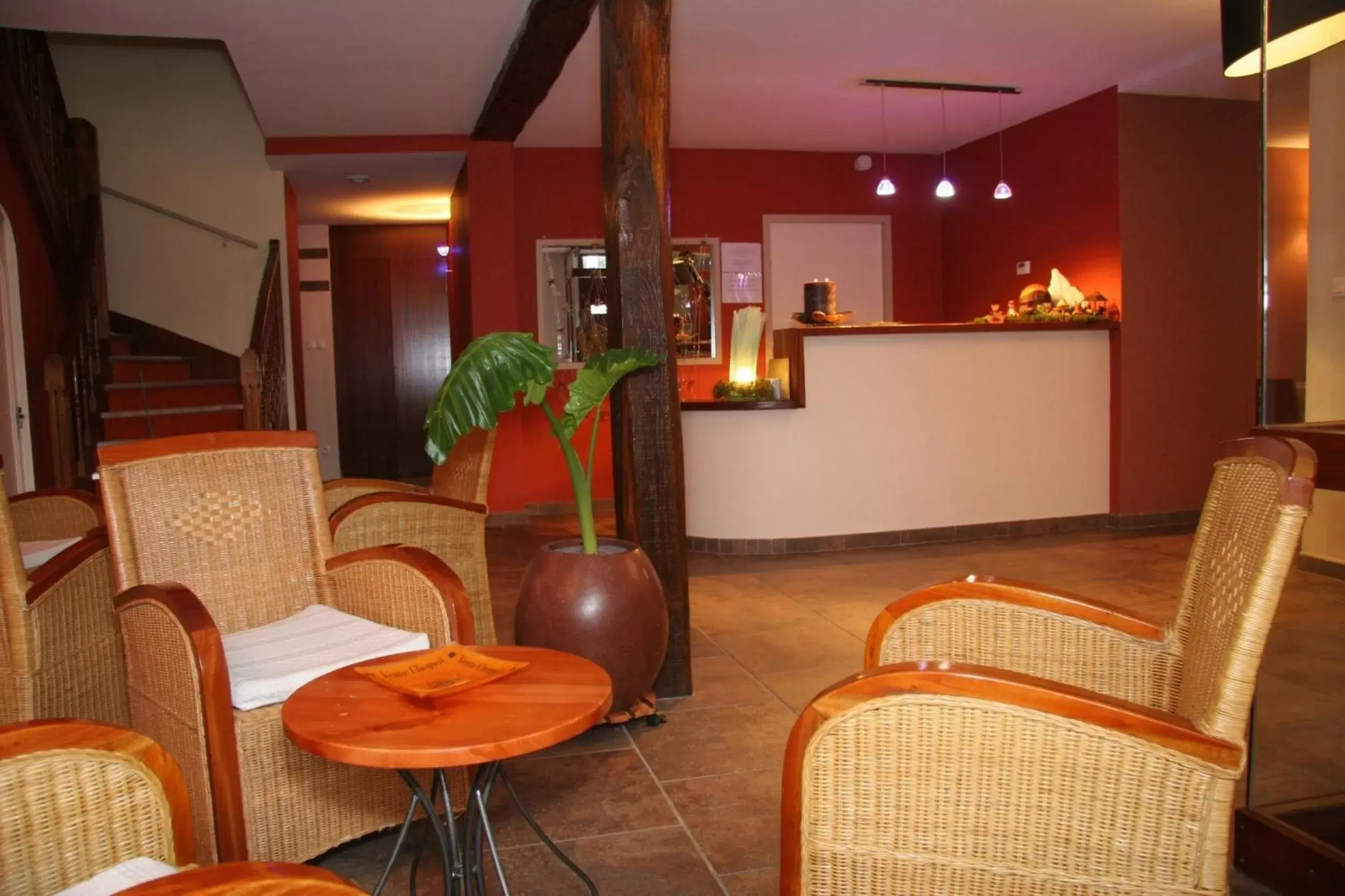 Lounge or bar, Lobby/Reception in Hôtel Le Chalet