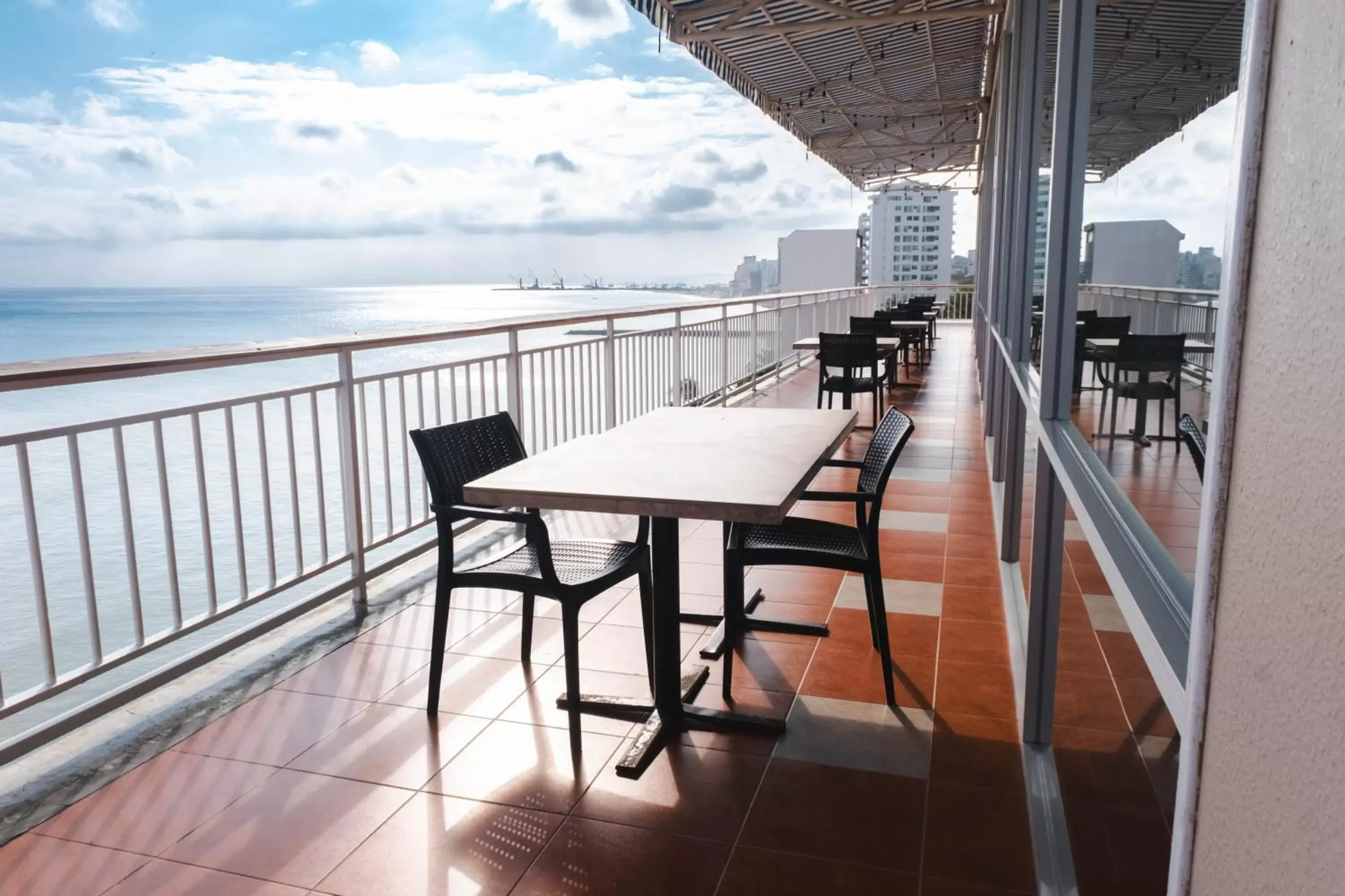 Property building, Balcony/Terrace in MantaHost Hotel