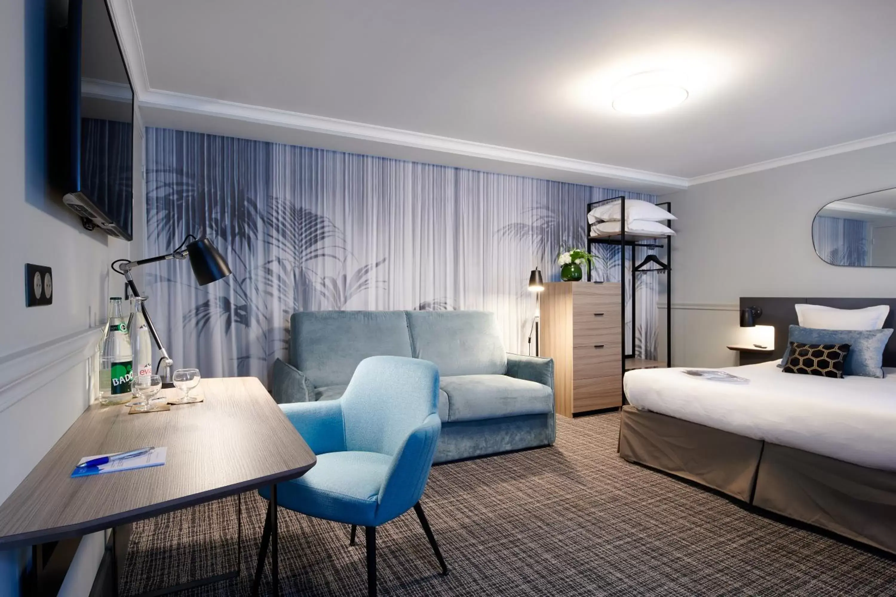Bedroom in Hotel Vacances Bleues Provinces Opera