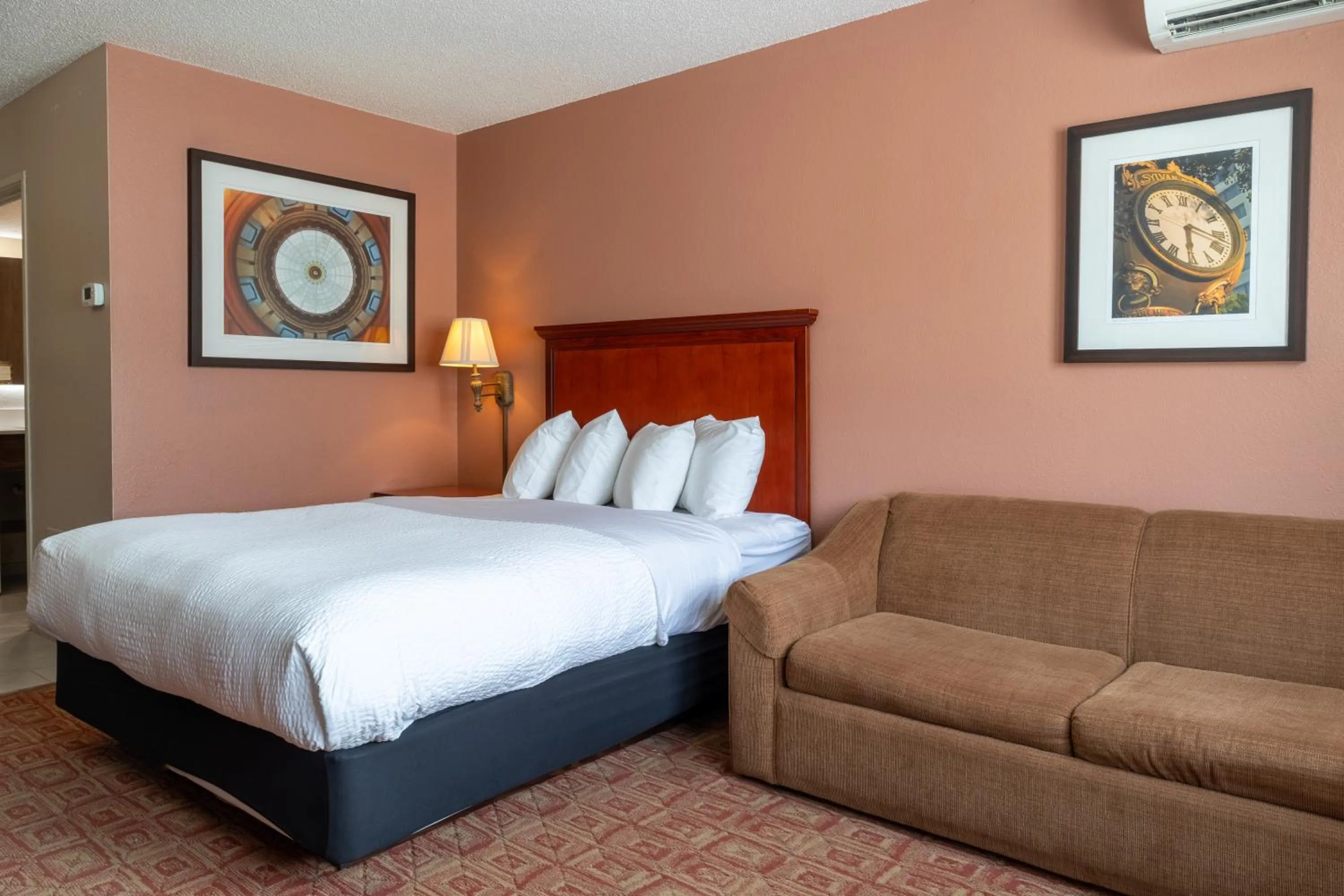 Deluxe Queen Room with Sofa Bed in Norland Inn & Suites Roseau